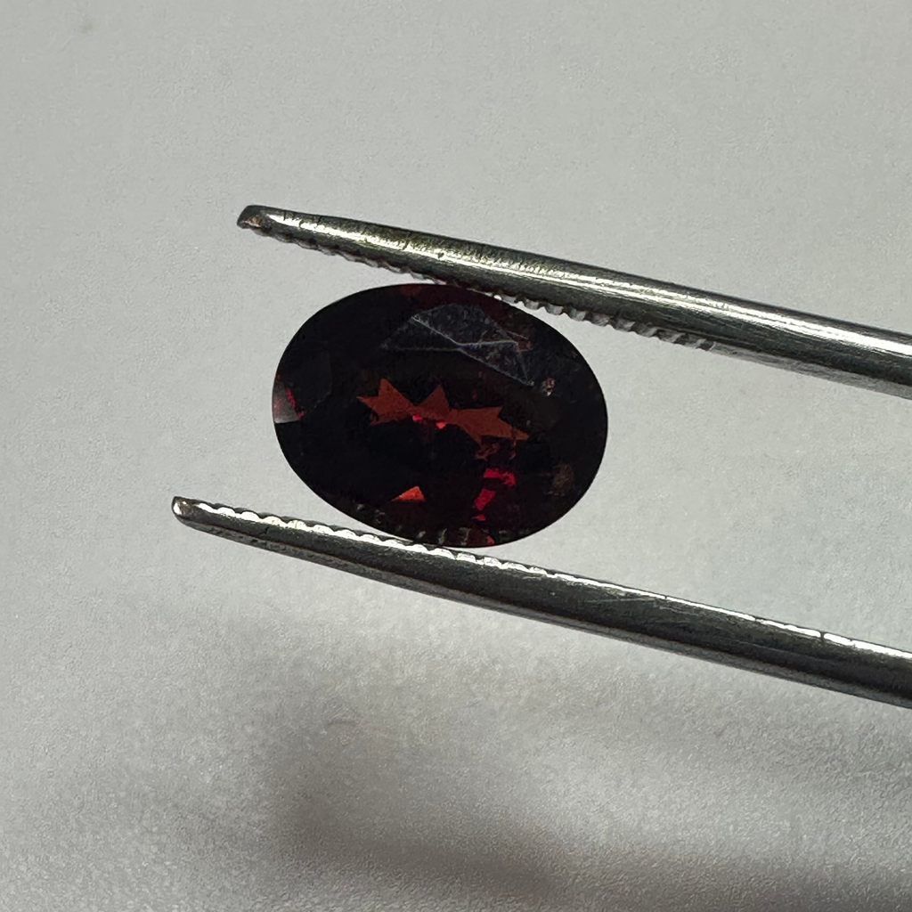 GARNET OVAL 9MMX7MM   1.61CTS image 2