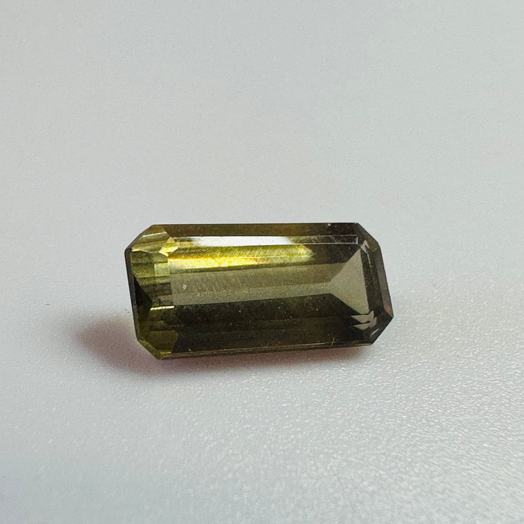 ANDALUSITE 11.5MMX5.5MM.  2.15CTS GREEN TO RED image 6