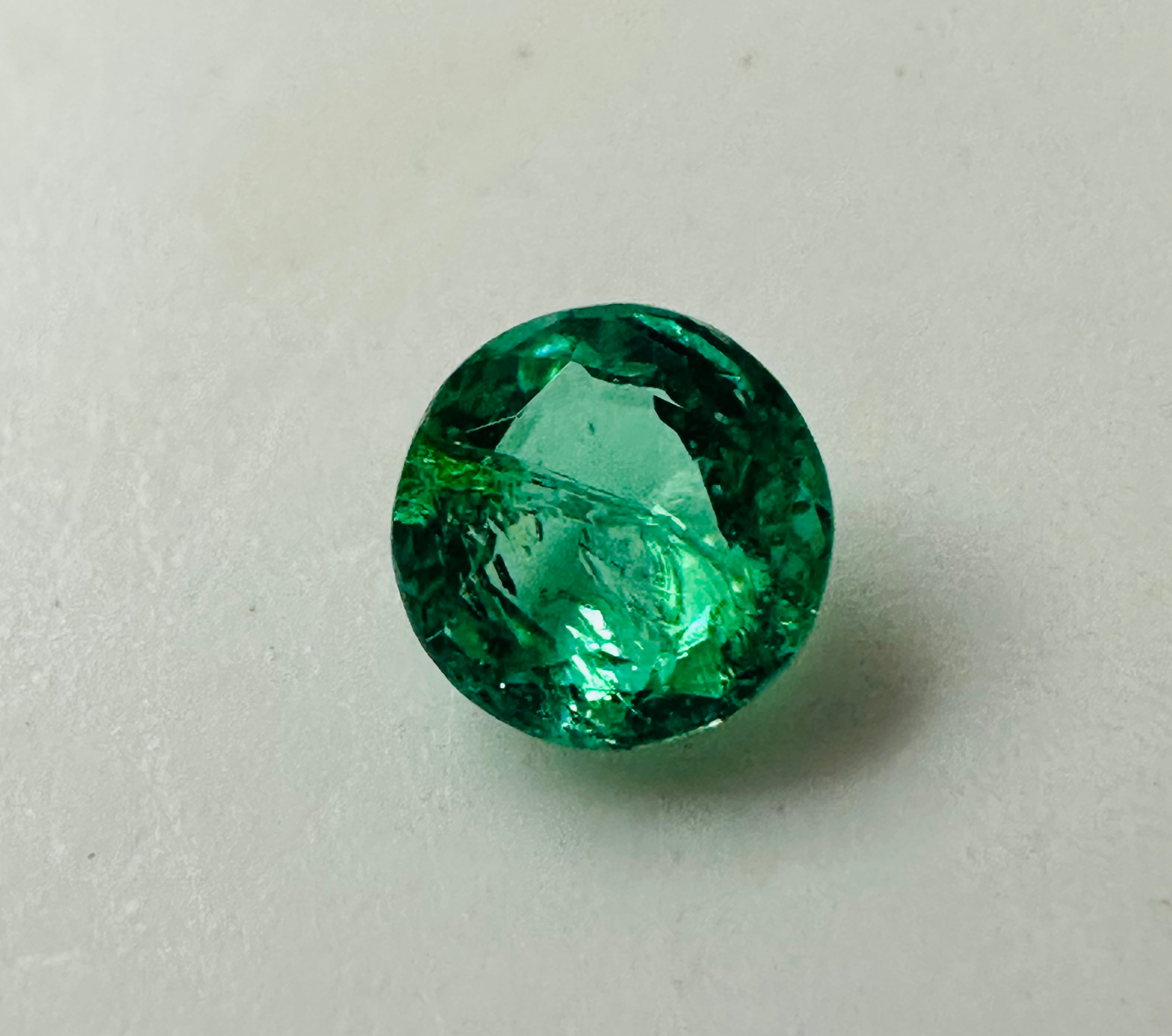 EMERALD ROUND 5MM  0.50CTS image 0