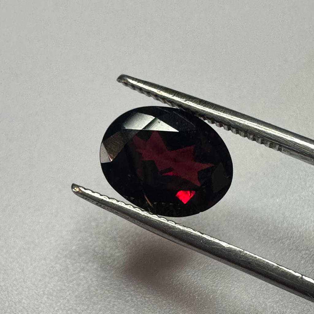 GARNET OVAL 10MMX8MM   3.03CTS image 2