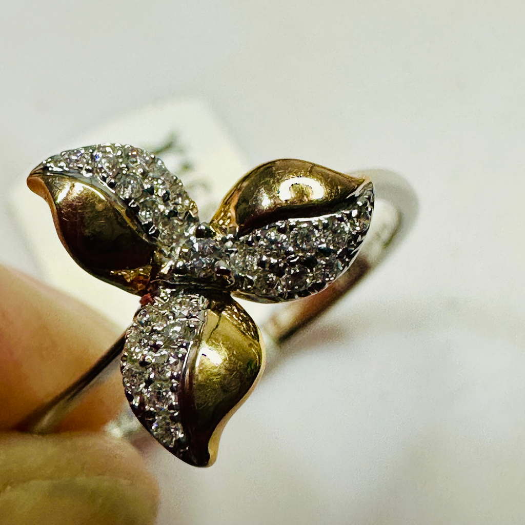 NEW 9ct Floral ring with Diamond Accents Size O image 2