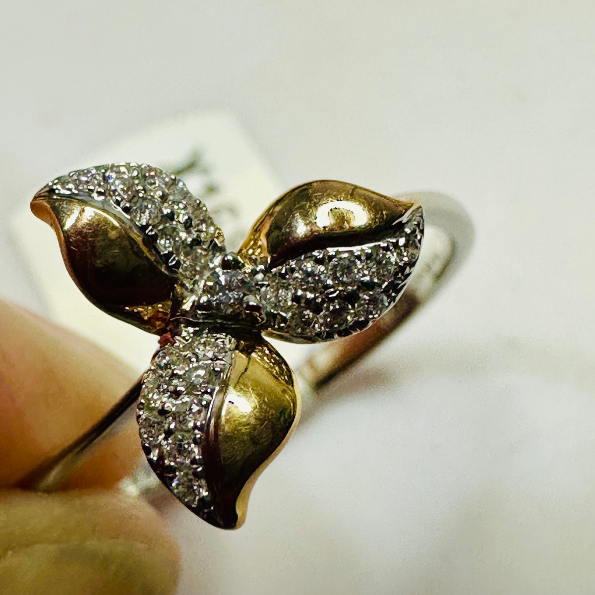 NEW 9ct Floral ring with Diamond Accents Size O image 2