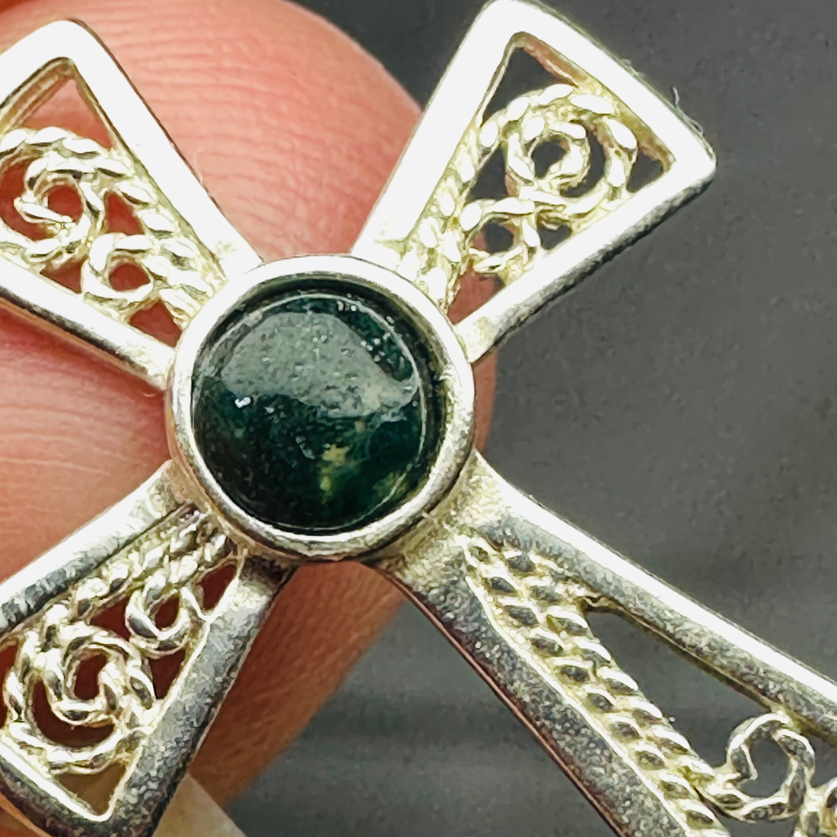Sterling silver fillergre moss agte cross 16 in chain  image 3