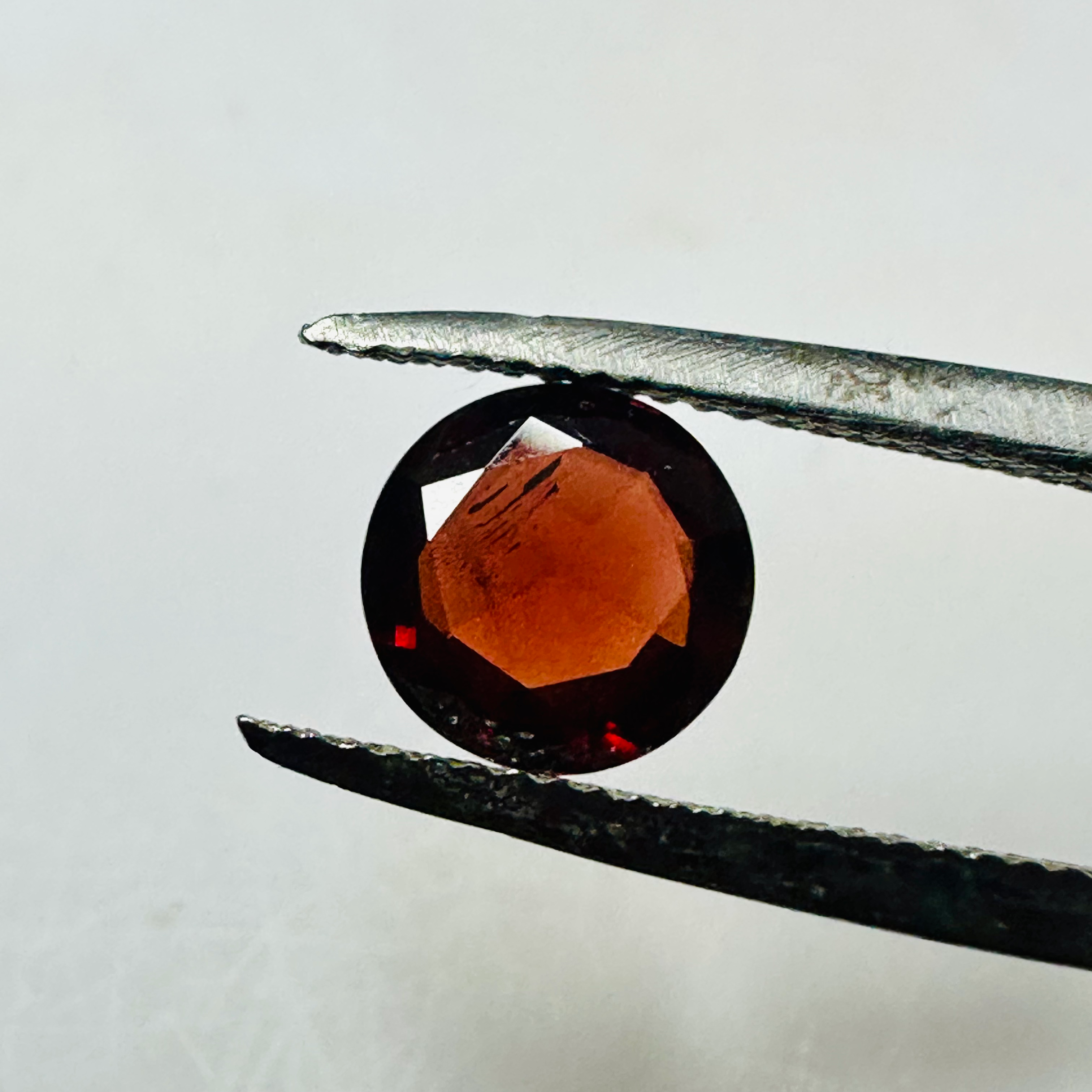 GARNET ROUND 6.5MM  1.12CTS image 0