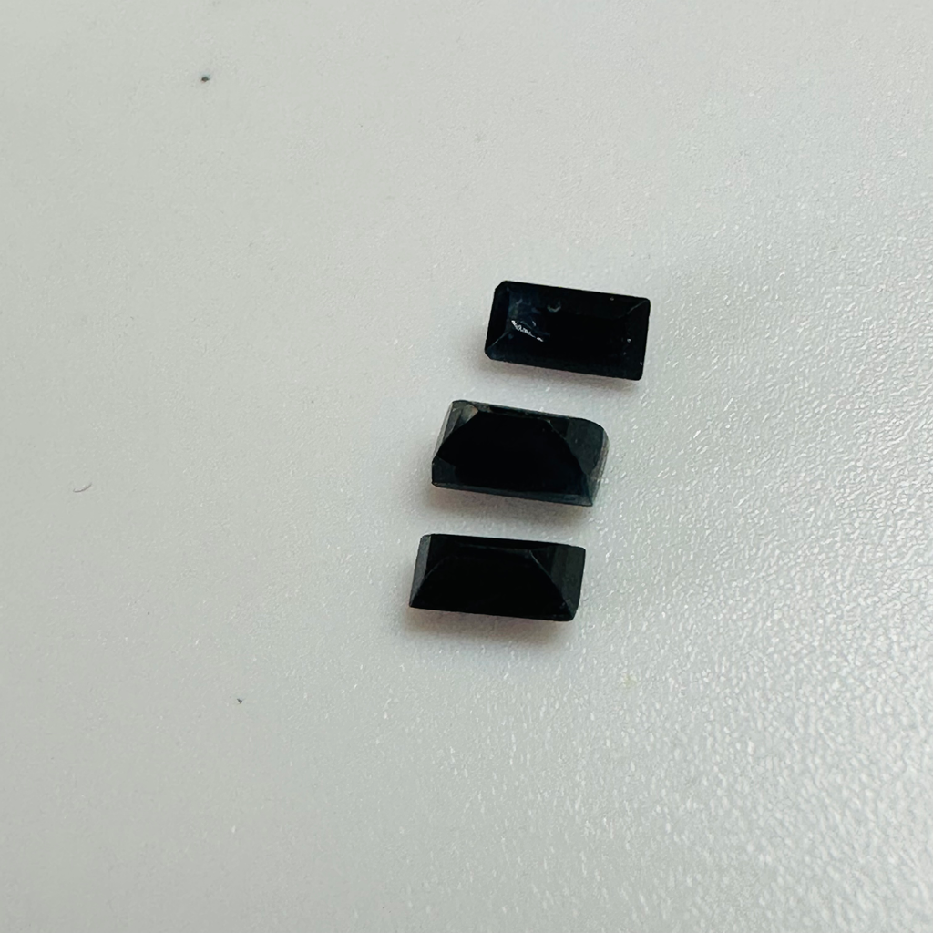 BLUE SAPPHIRE 4.2MM X 2.2MM     0.65CTS image 2