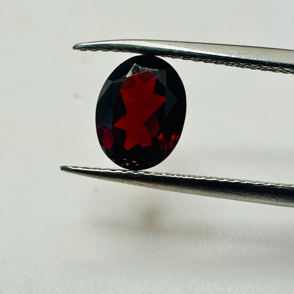 GARNET OVAL 9MMX7MM 2.16CTS image 4