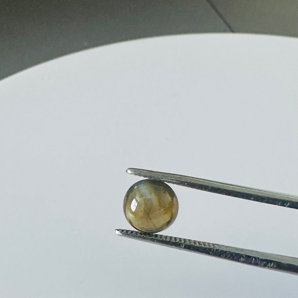 CHRYSOBERYL CATS EYE 7.5MM ROUND  1.79CTS image 3