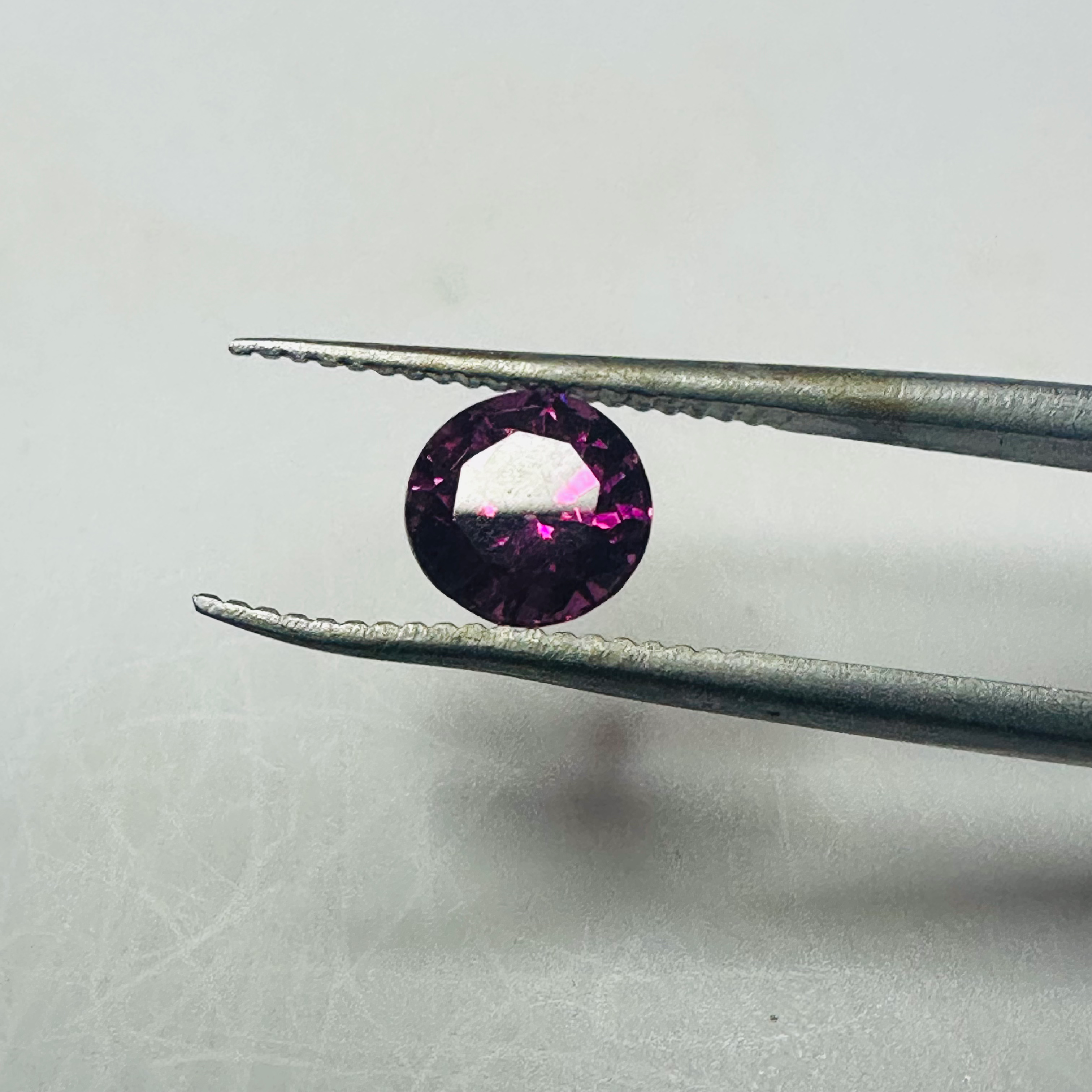 GARNET PURPLE ROUND 6.7MM  1.58CTS image 5