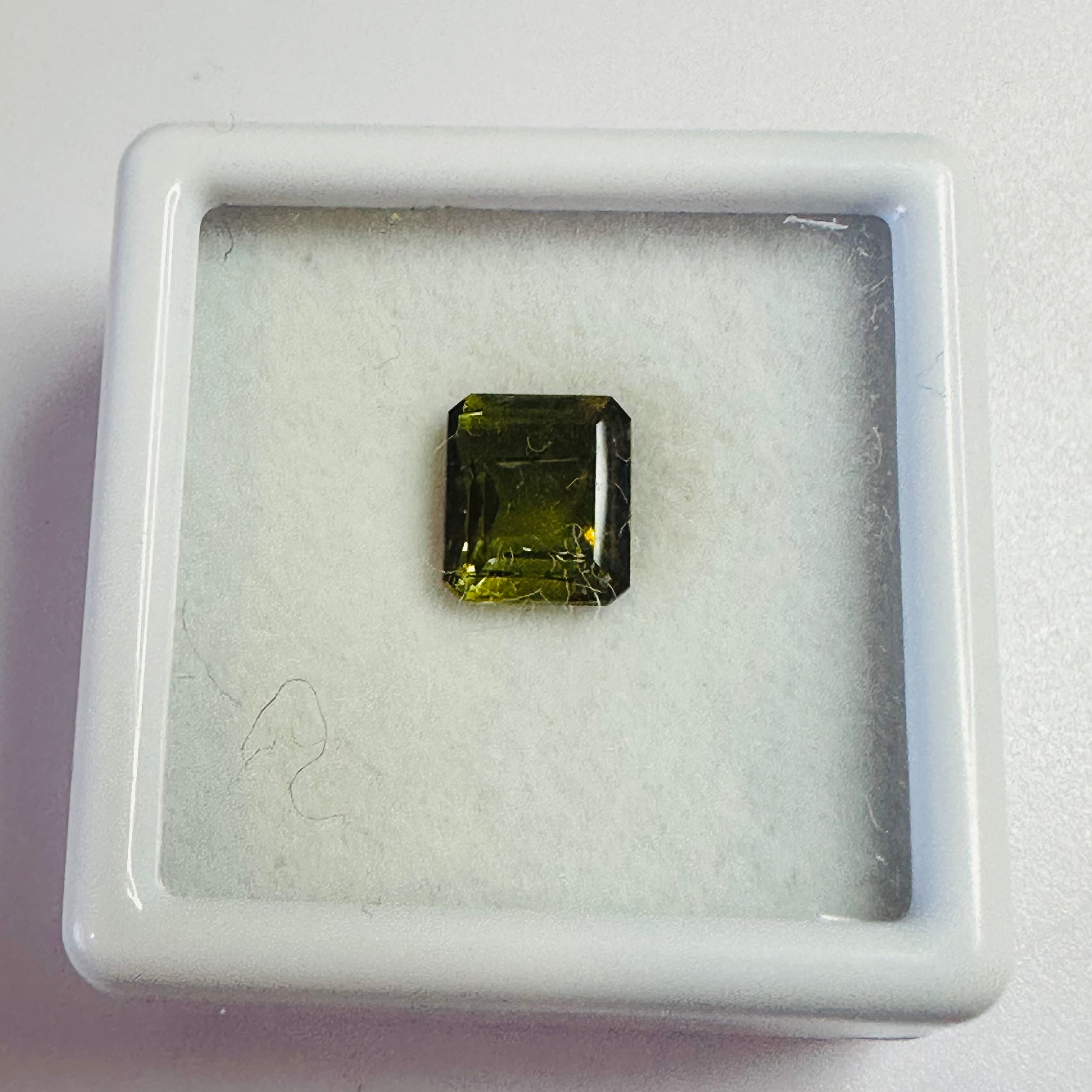 ANDALUSITE  TRAP CUT 7MMX5MM.  1.60CTS GREEN TO RED image 7