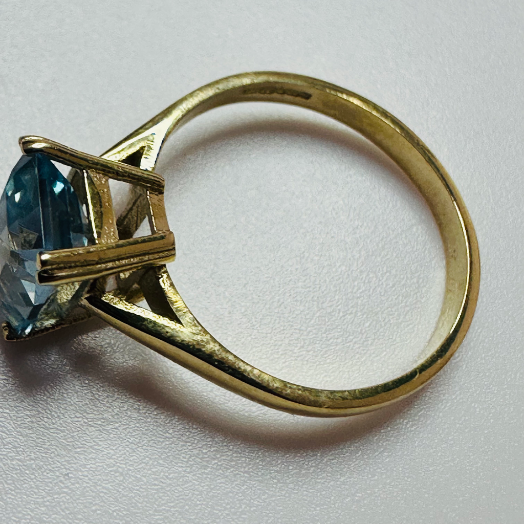 Hand cut Synthetic Spinal Ocean Blue 9ct yellow gold ring size N1/2 image 3