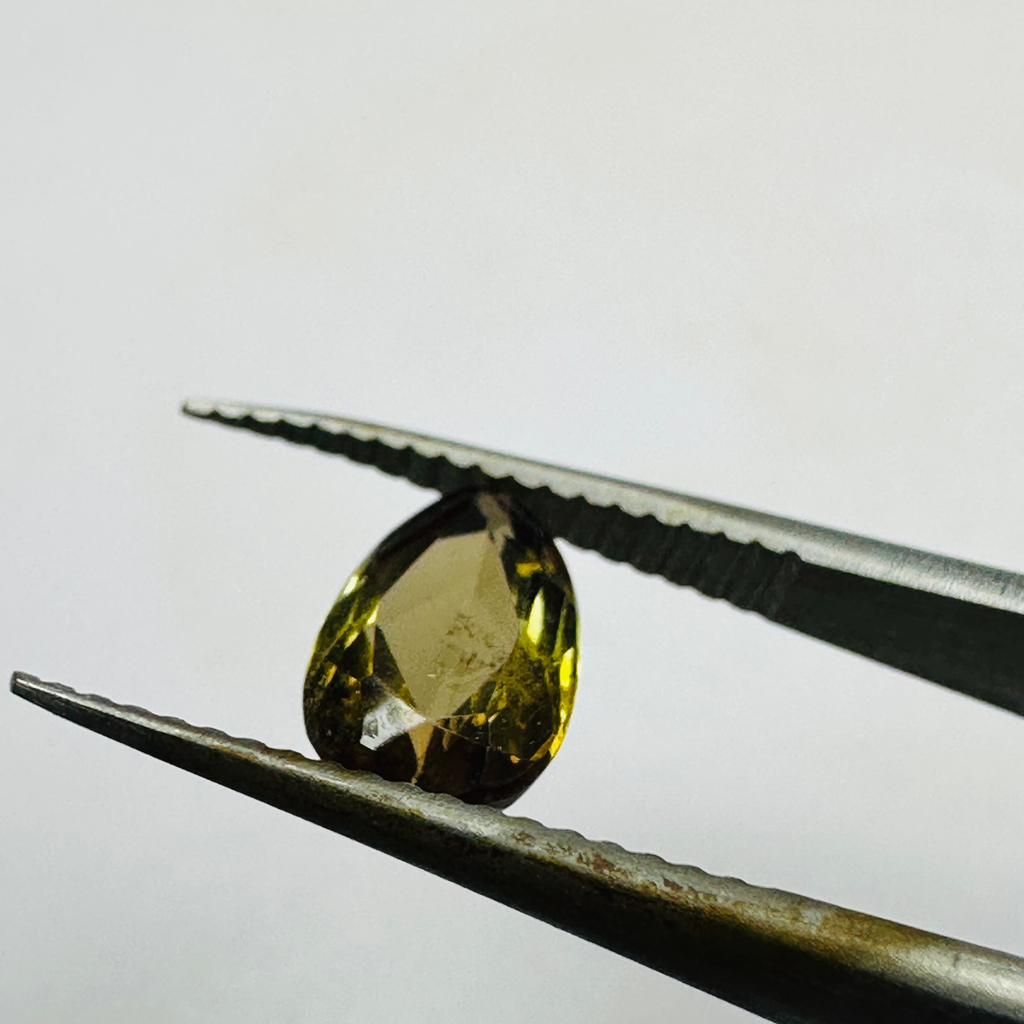 ANDALUSITE DROP  9MMX5MM.  1.24CTS GREEN TO RED image 6