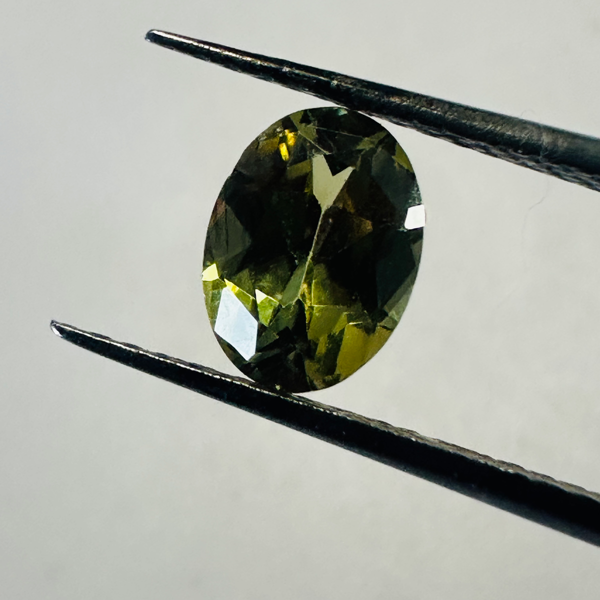 TOURMALINE LIME GREEN OVAL 7.2MMX5.2MM  1.29CTS image 2