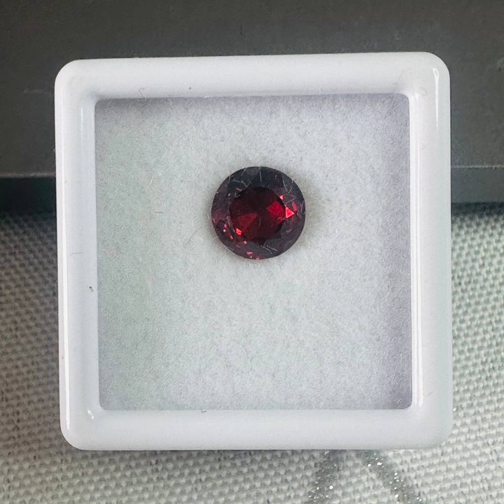 GARNET  ROUND 7.1MM  1.73CTS  RED image 2