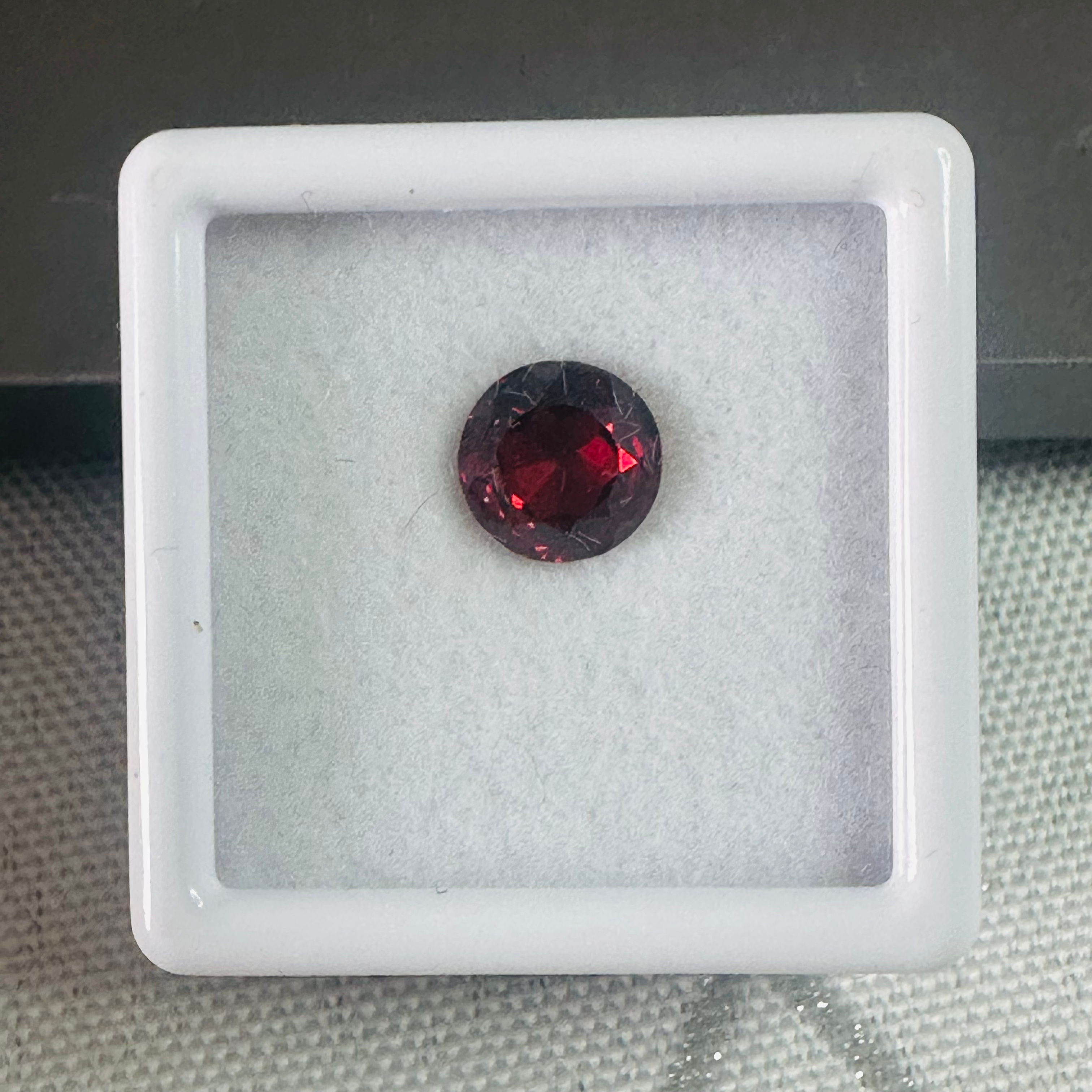 GARNET  ROUND 7.1MM  1.73CTS  RED image 2