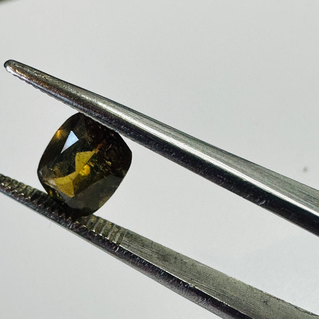ANDALUSITE  TRAP CUT 8.5MMX6.5MM.  1.47CTS GREEN TO RED image 4