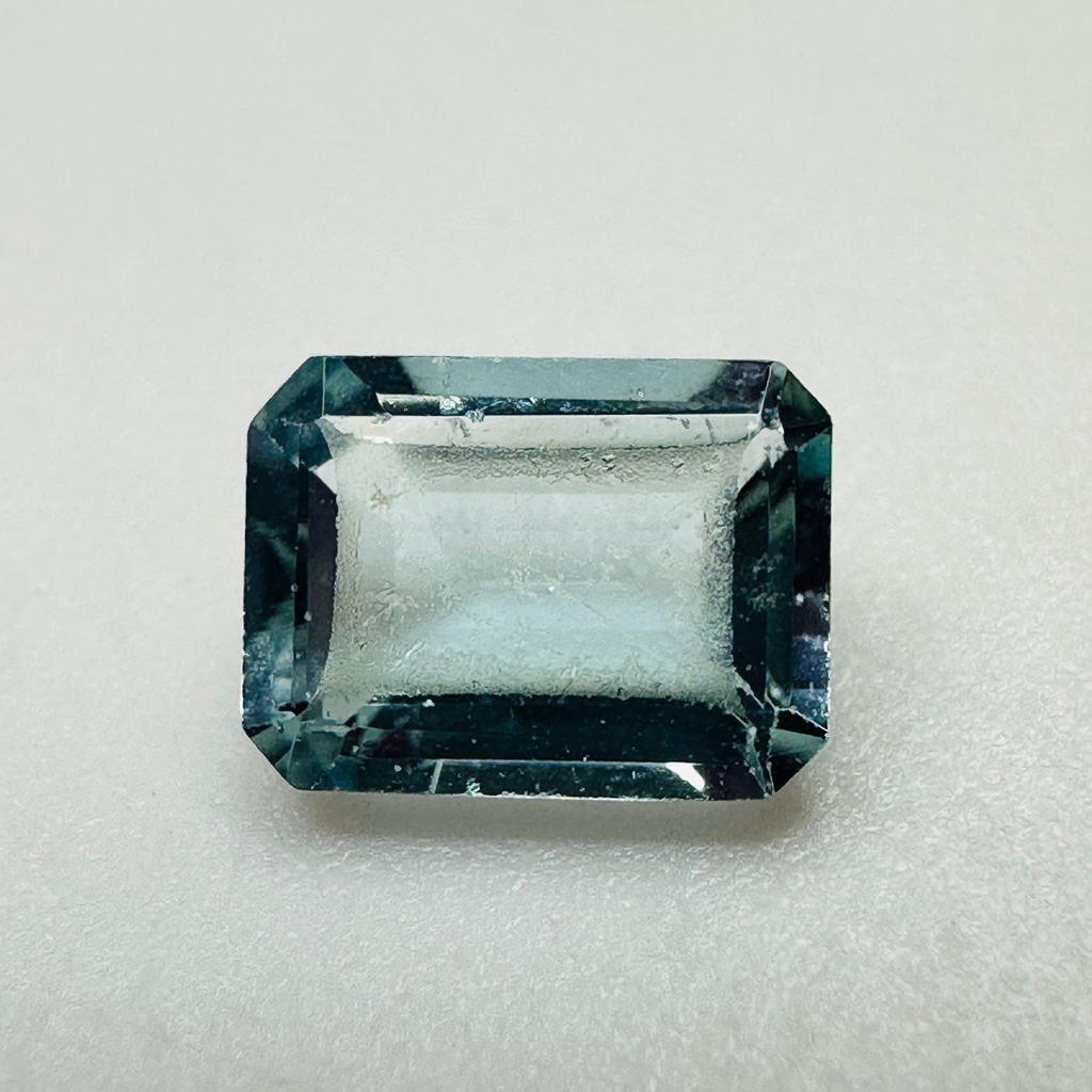AQUAMARINE  TRAP CUT 7.1MMX5.3MM 0.89CTS image 0
