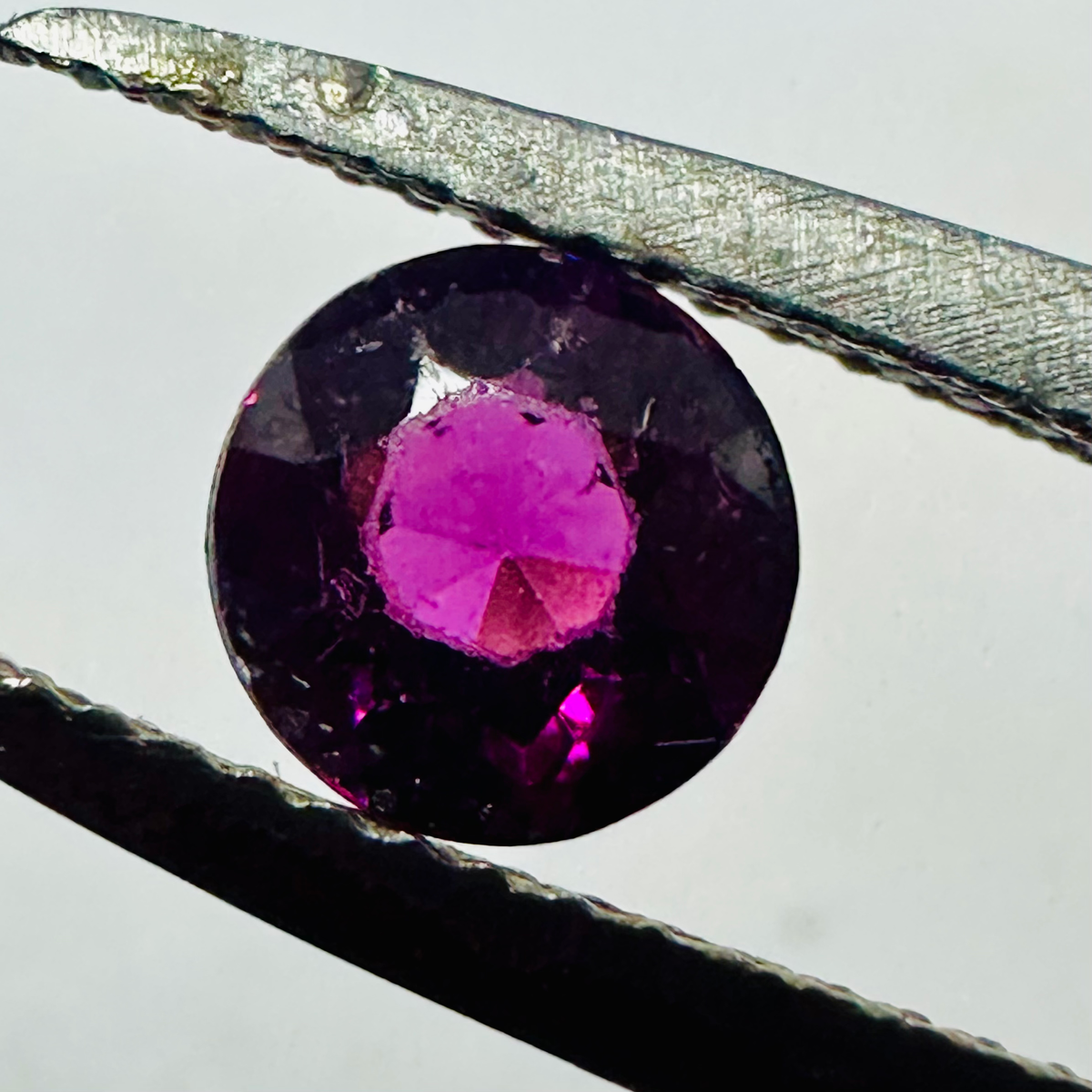 GARNET  ROUND 5.2MM  0.68CTS  RED image 7