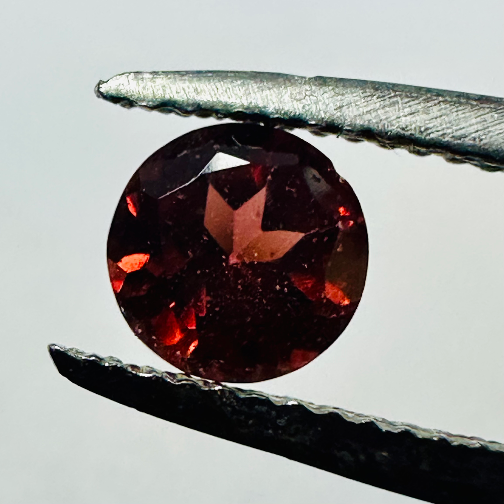 GARNET  ROUND 5MM  0.63CTS  RED CABOCHEON image 0