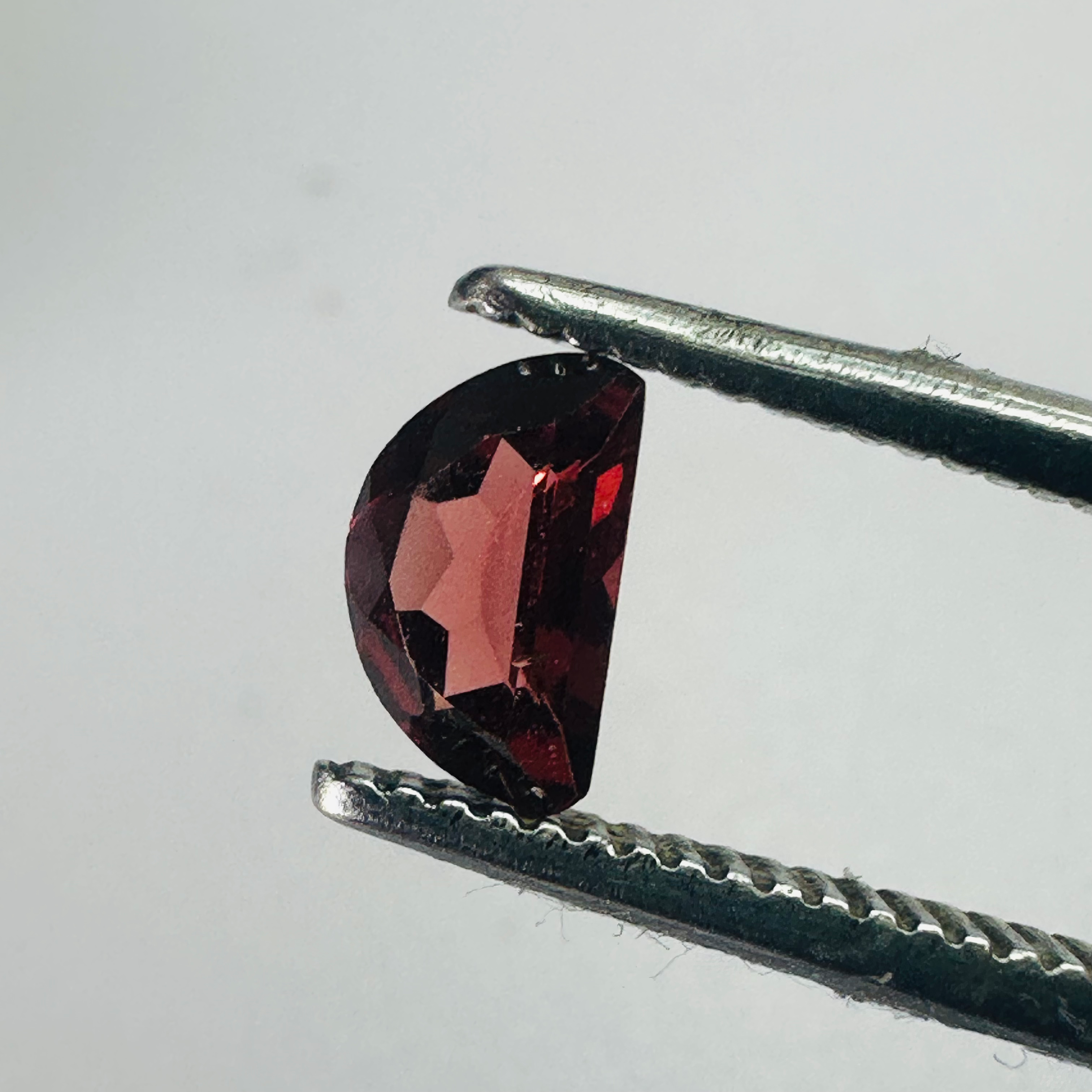 GARNET D SHAPE  6MMX4MM 0.47CTS image 4