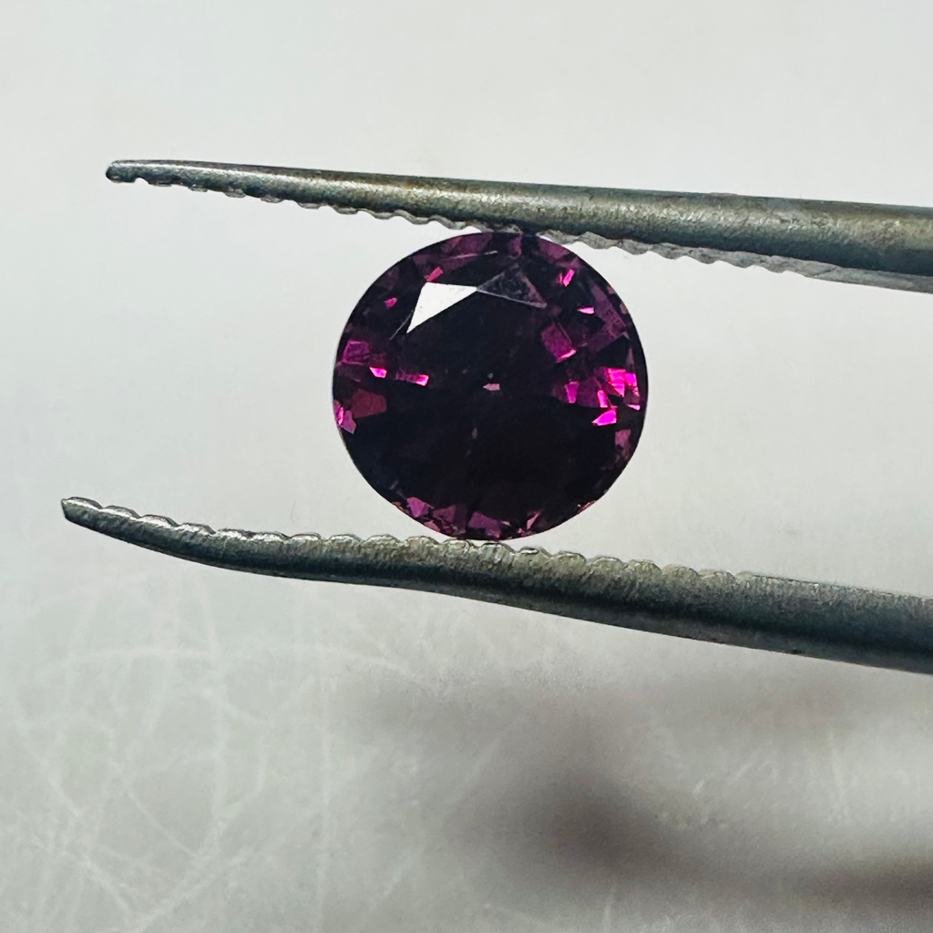 GARNET PURPLE ROUND 6.7MM  1.58CTS image 3