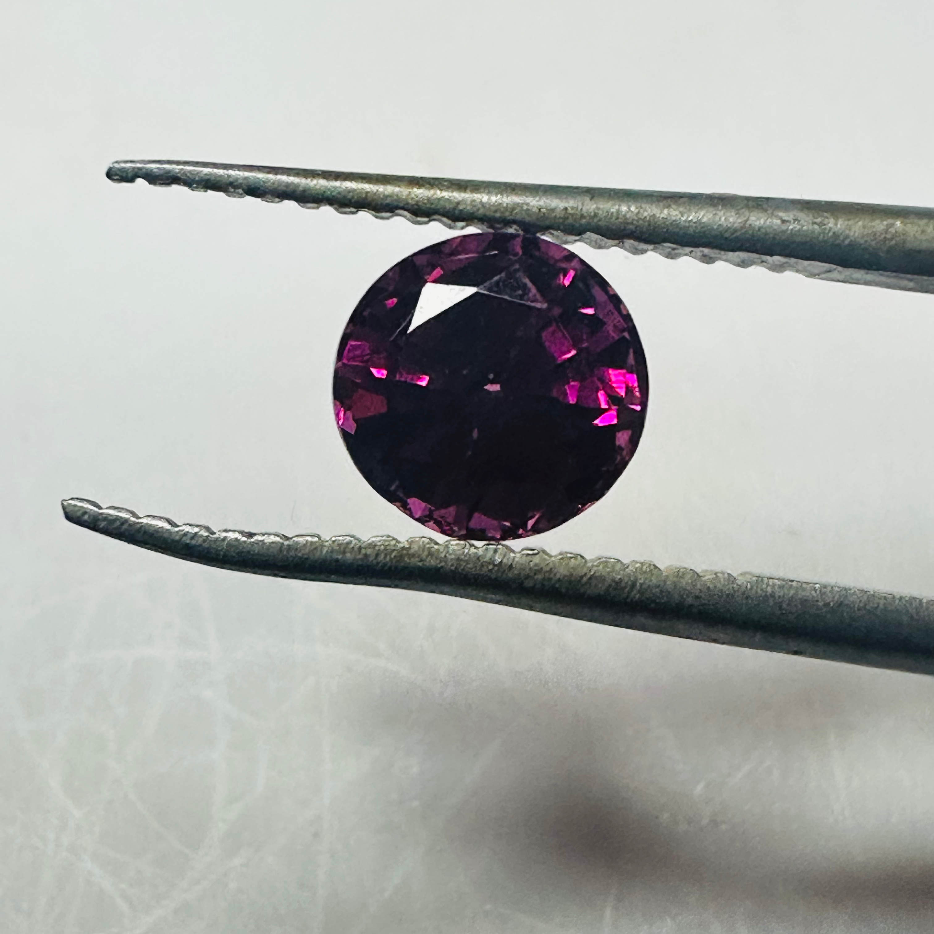 GARNET PURPLE ROUND 6.7MM  1.58CTS image 3