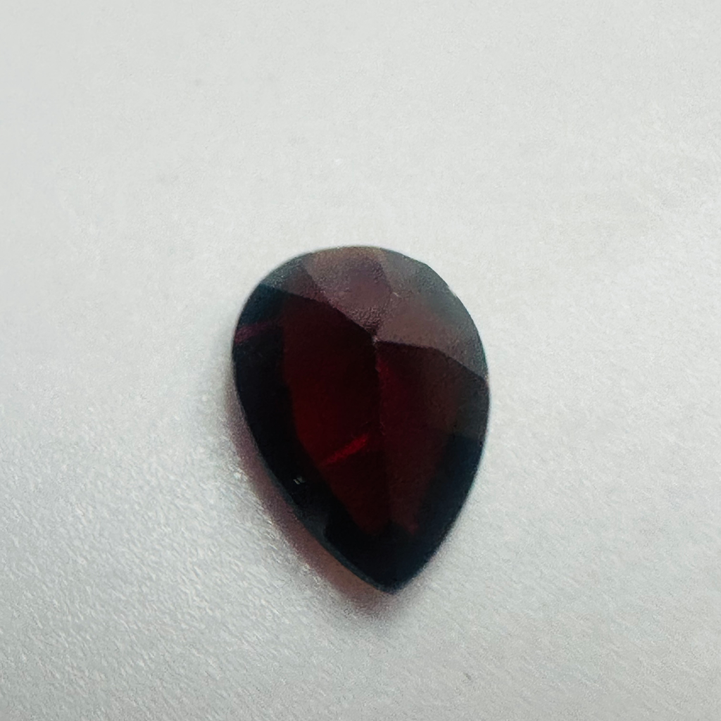 GARNET  PEAR 10.2MMX7.2MM  2.09CTS  DEEP RED image 3