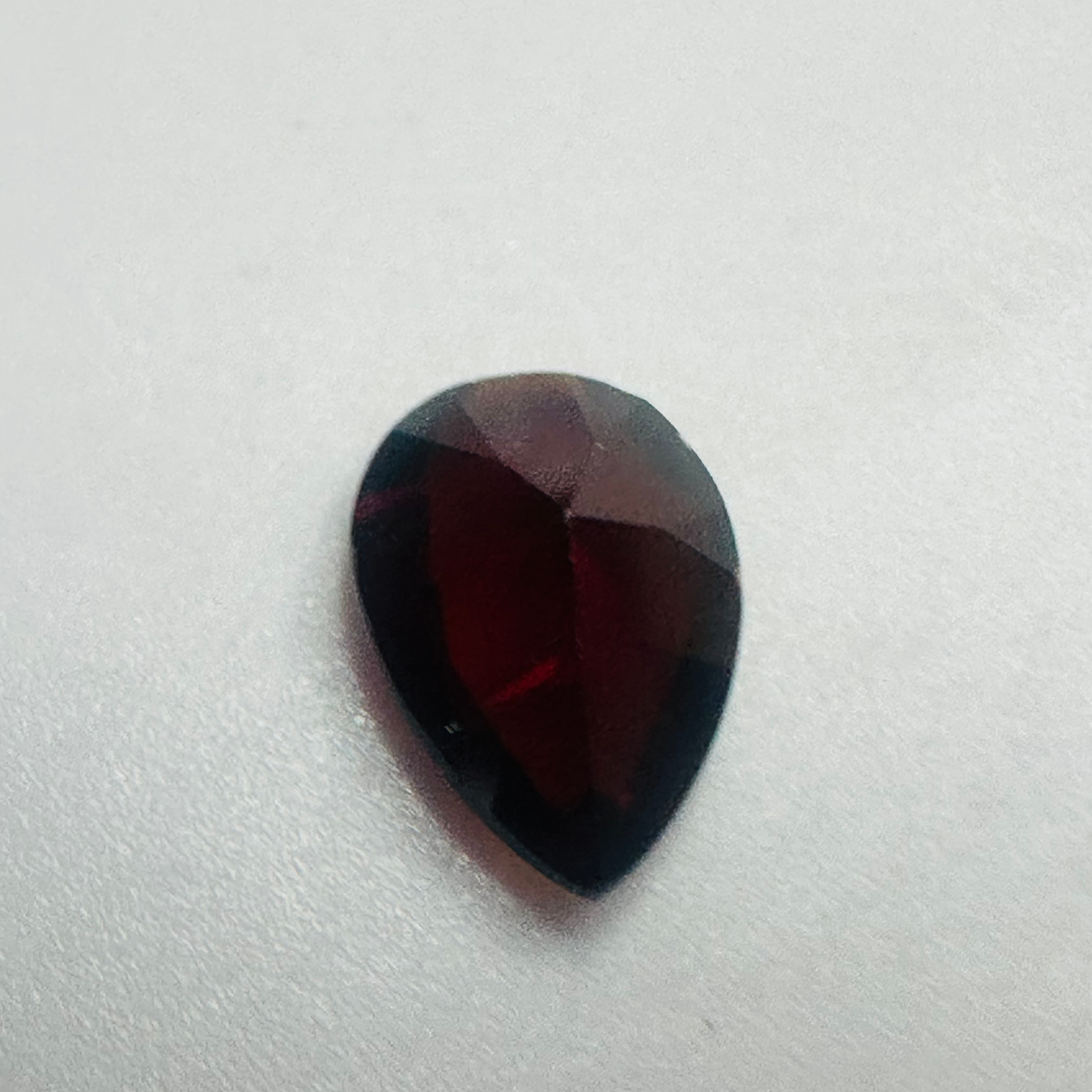 GARNET  PEAR 10.2MMX7.2MM  2.09CTS  DEEP RED image 3