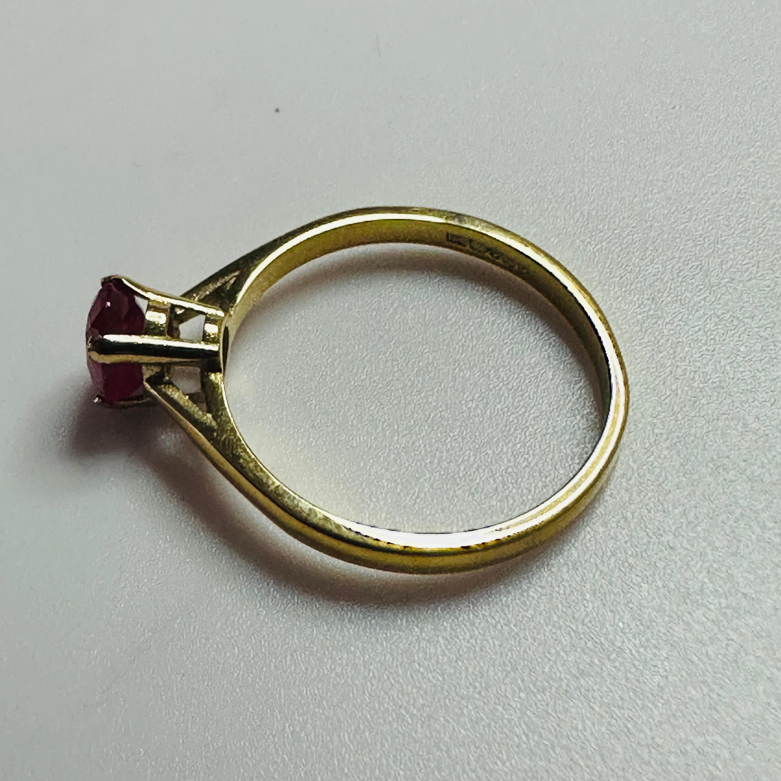 Hand cut Stunning Ruby   9ct yellow gold ring size M 1/2 image 5