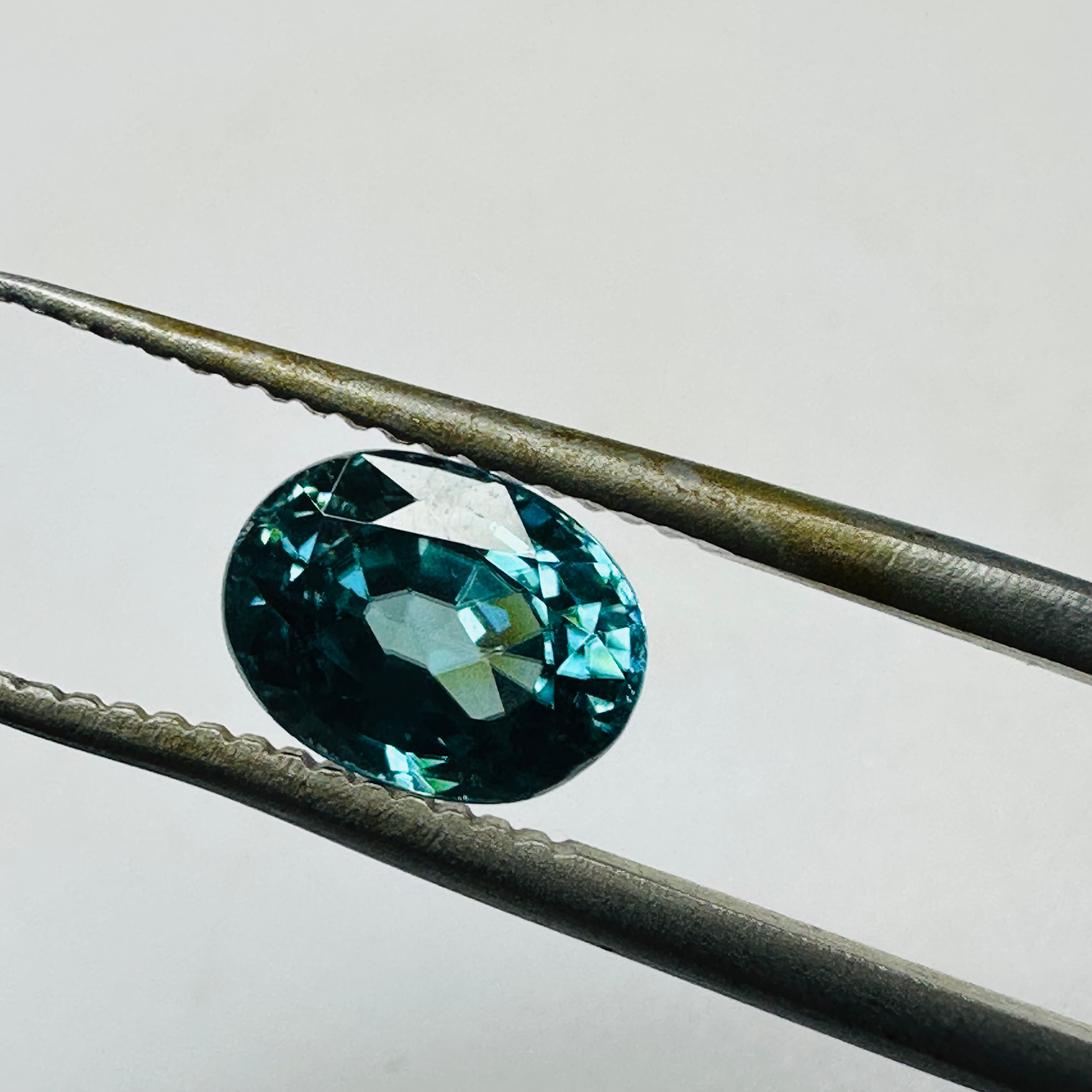 ZIRCON BLUE OVAL. 8MMX6MM  2.49CTS image 0