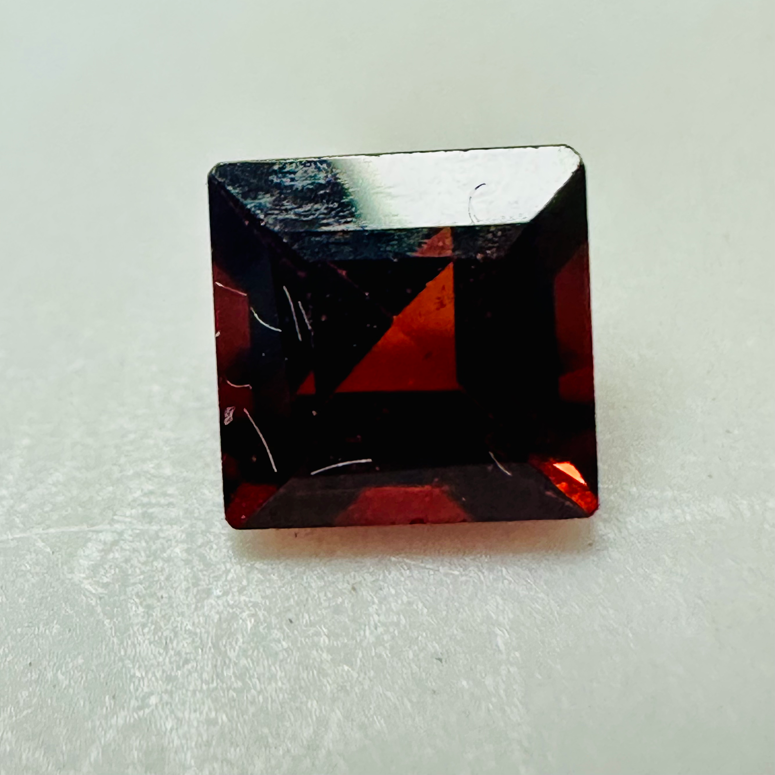 GARNET SQUARE 5MM  0.86CTS RED image 1