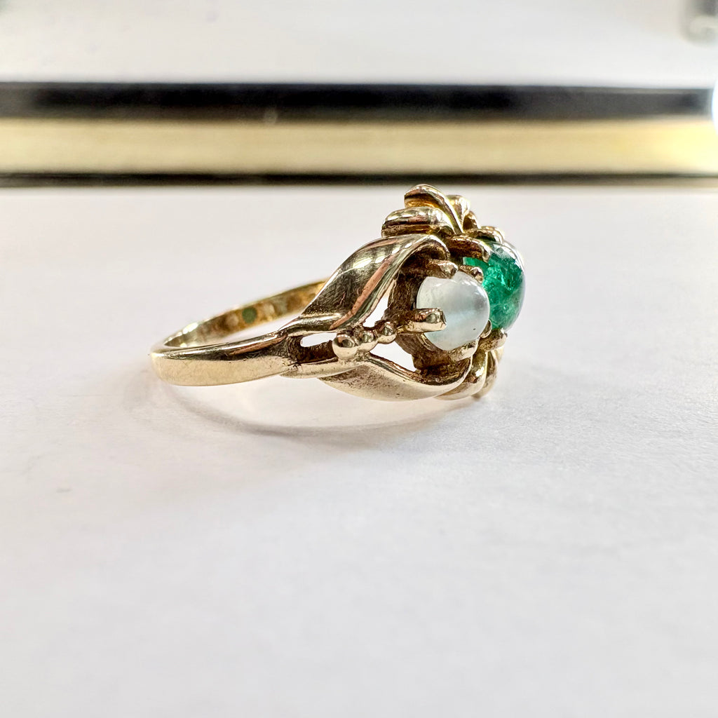 9ct  Vintage yellow gold emerald and moonstone Ring L1/2 image 3