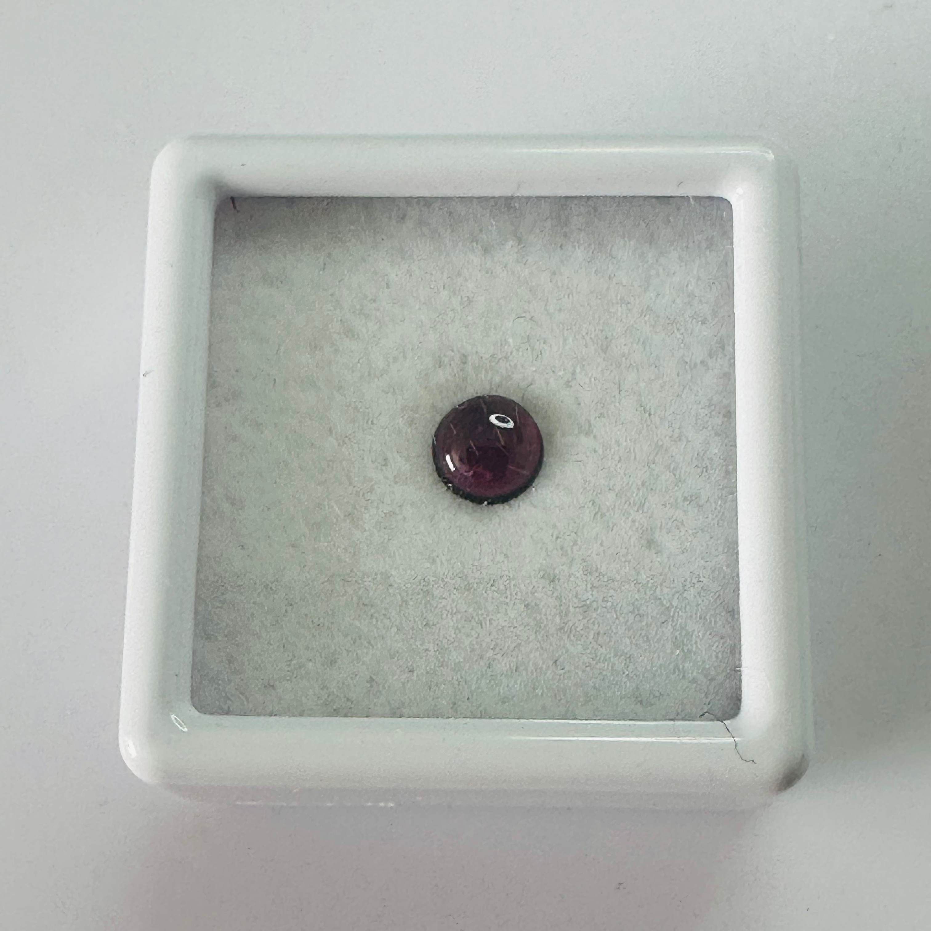 GARNET ROUND CAB 5MM.  0.53CTS image 2