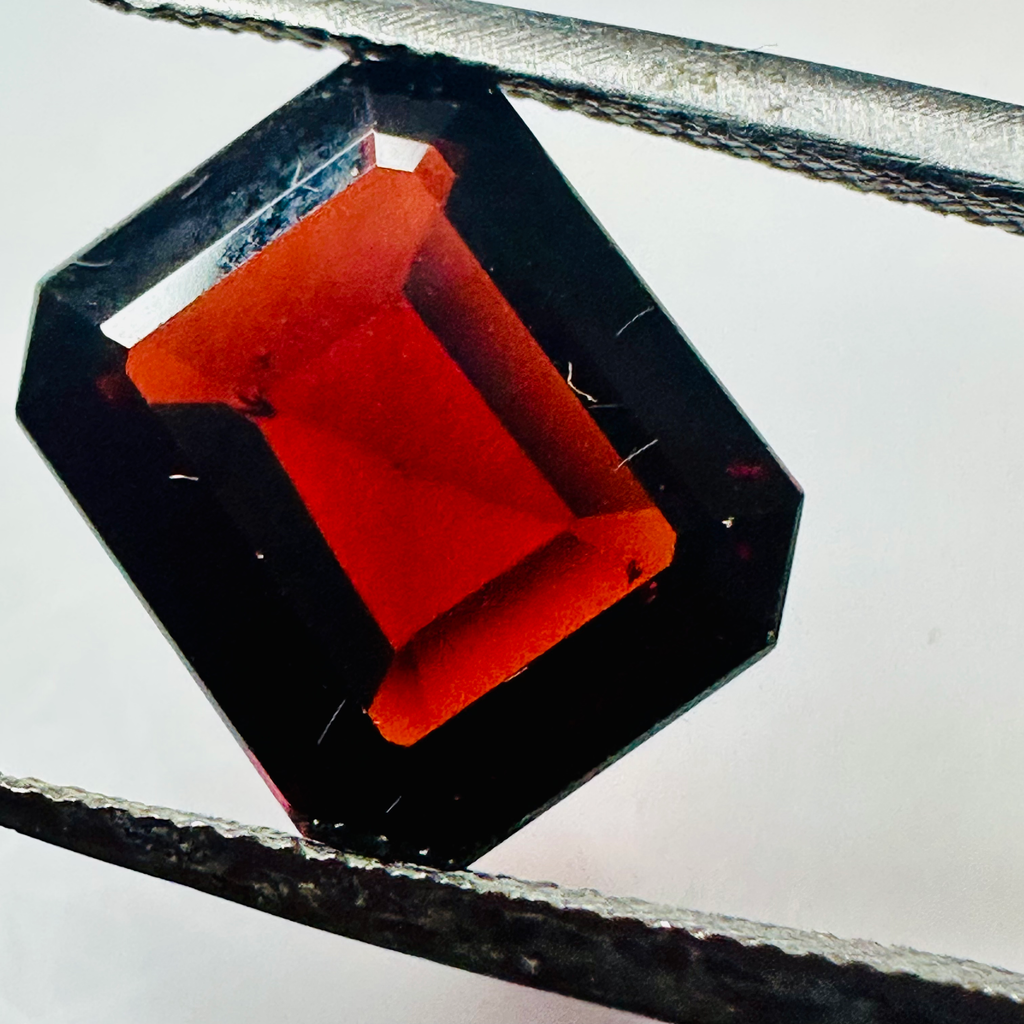 GARNET  EMERALD CUT 11.7X9.8MM  4.96CTS  DEEP RED image 0