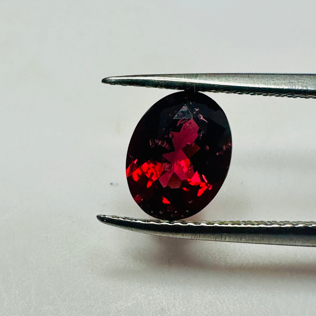 GARNET OVAL 9MMX7MM 2.18CTS image 7