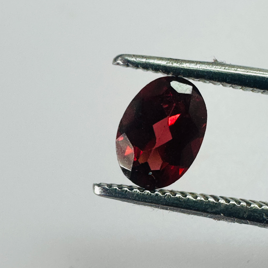 GARNET OVAL. 7MMX5MM 0.92CTS image 1