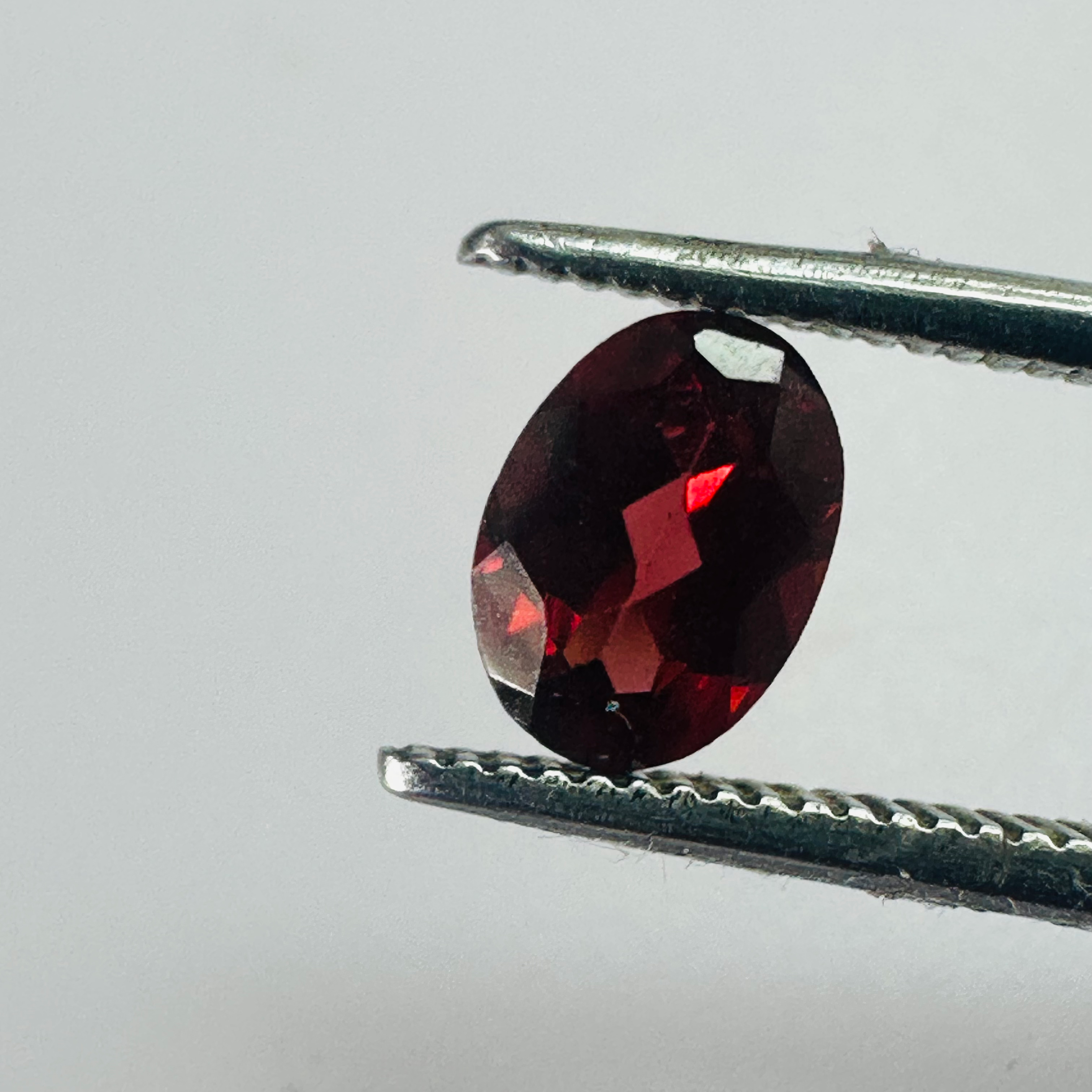 GARNET OVAL. 7MMX5MM 0.92CTS image 1