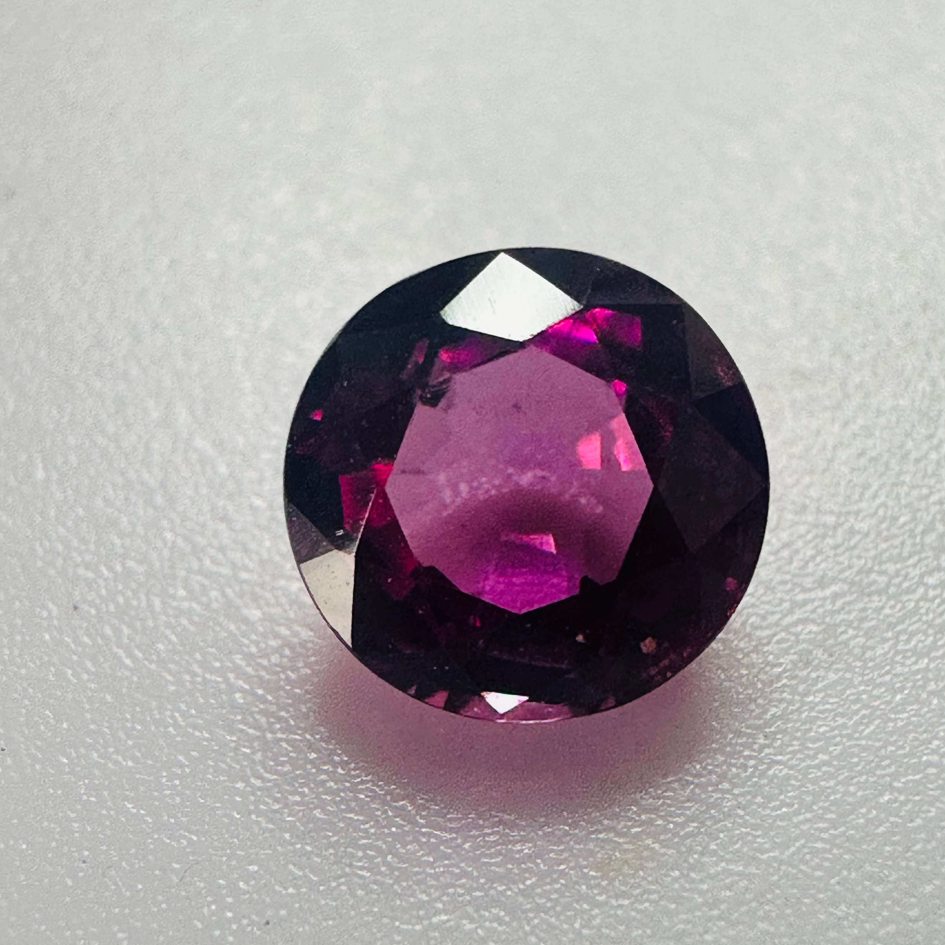 GARNET ROUND RHODOLITE  6.5MM.  1.40CTS image 1