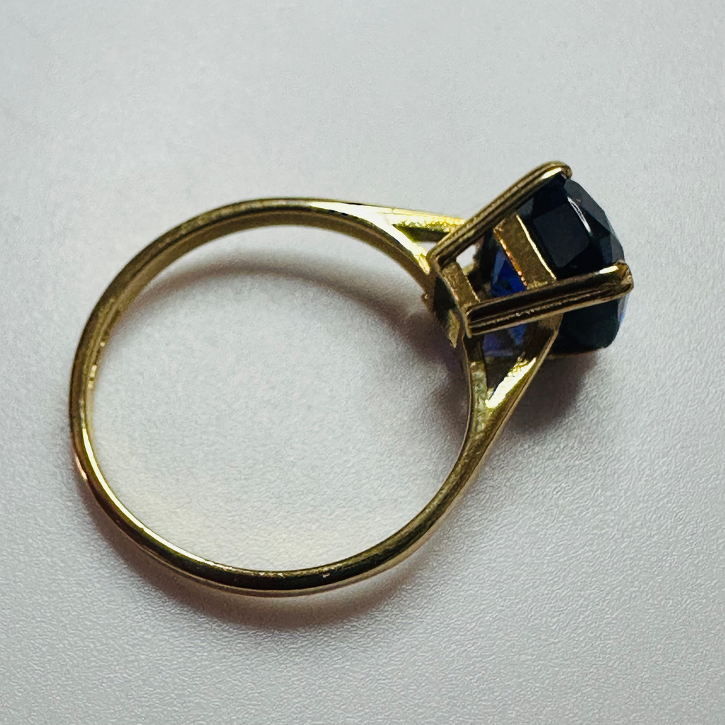 Hand cut Synthetic Sapphire Royal Blue Yellow 9ct yellow gold ring size N image 2