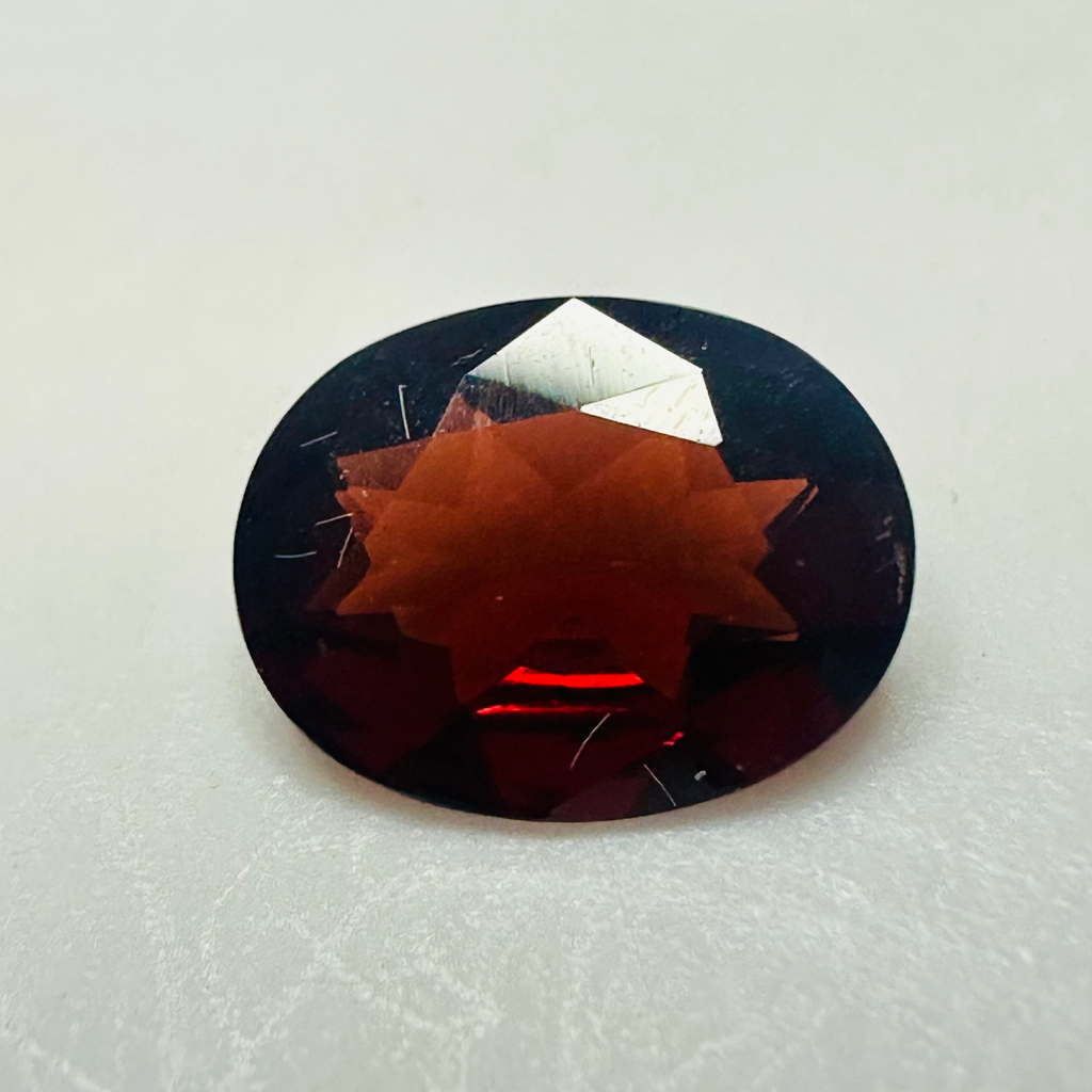 GARNET OVAL 9MMX7MM   1.61CTS image 0
