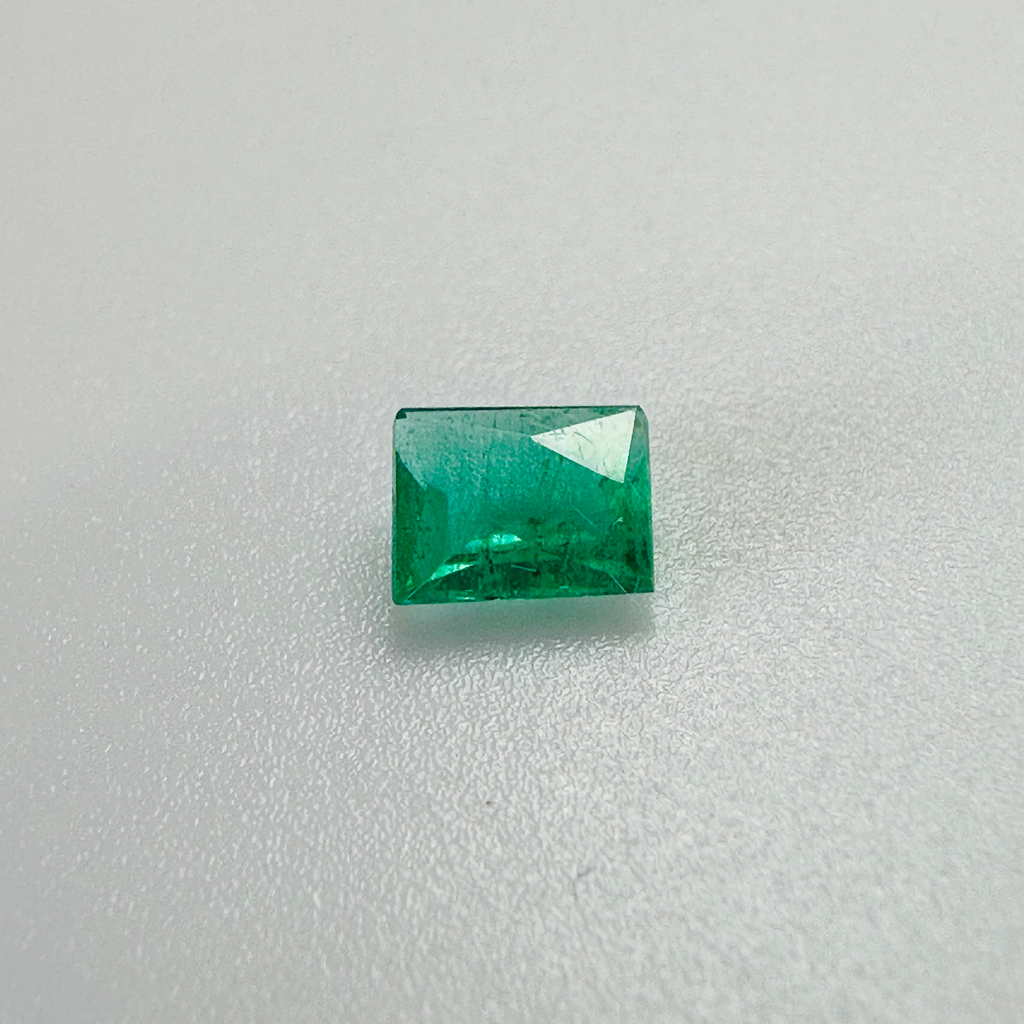 EMERALD FRENCH CUT 5MMX4.1MM. 0.36CTS image 4