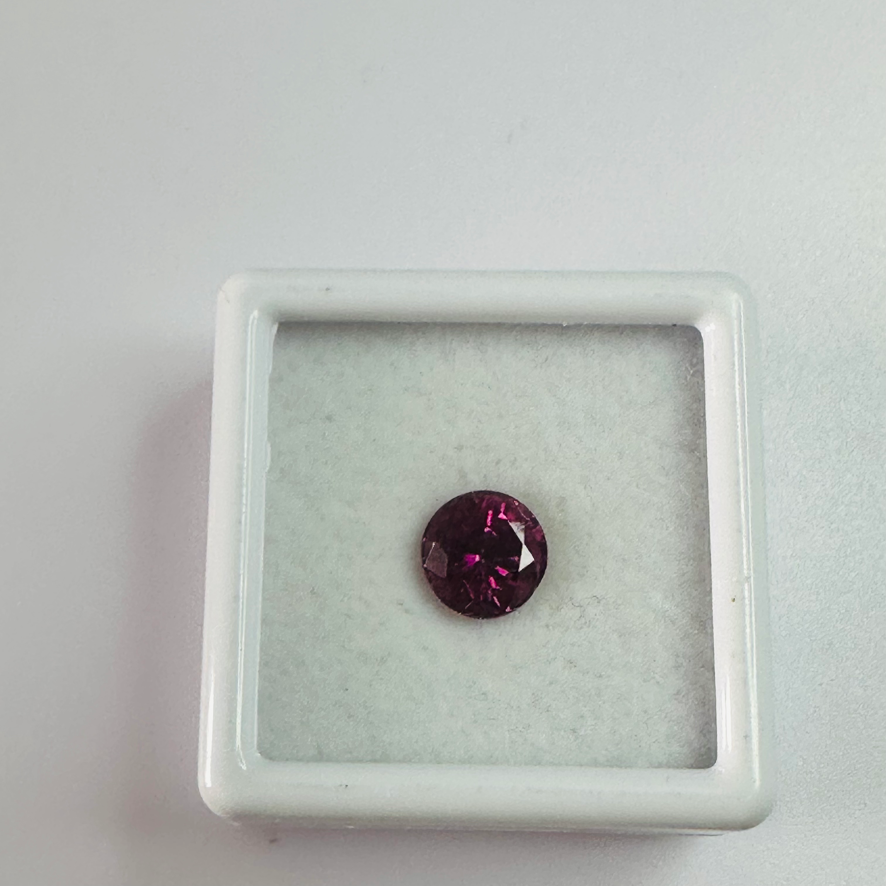 GARNET PURPLE ROUND 6.7MM  1.58CTS image 2