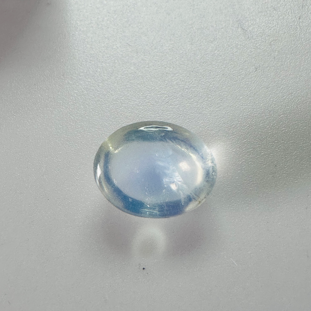 Moonstone  blue moon oval 9.9x7.7mm  3.09cts image 4