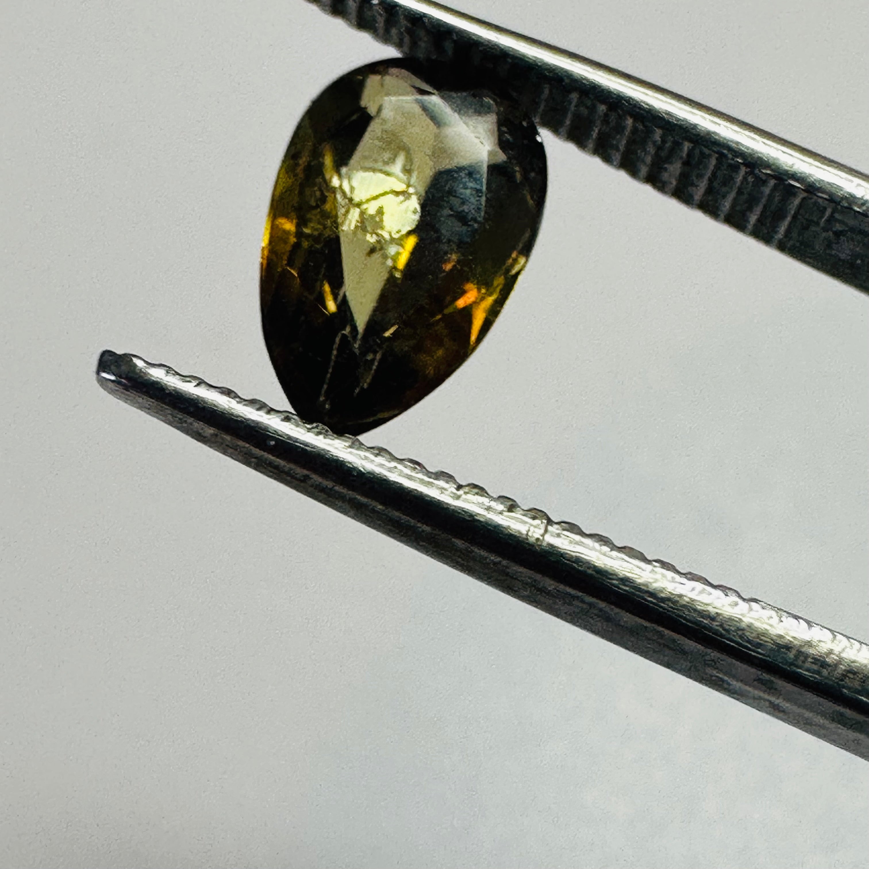 ANDALUSITE DROP  9MMX5MM.  1.24CTS GREEN TO RED image 1