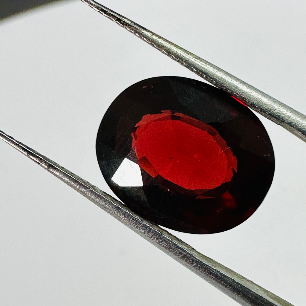 GARNET  OVAL 13.2MMX10.8MM  6.88CTS  DEEP RED image 4