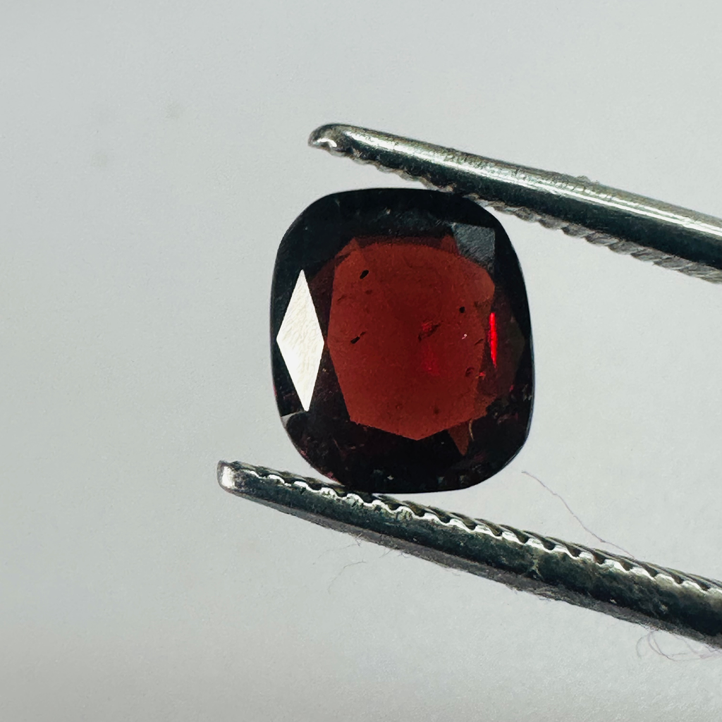 GARNET CUSHION 7.6MMX6.4MM  1.51CTS image 4