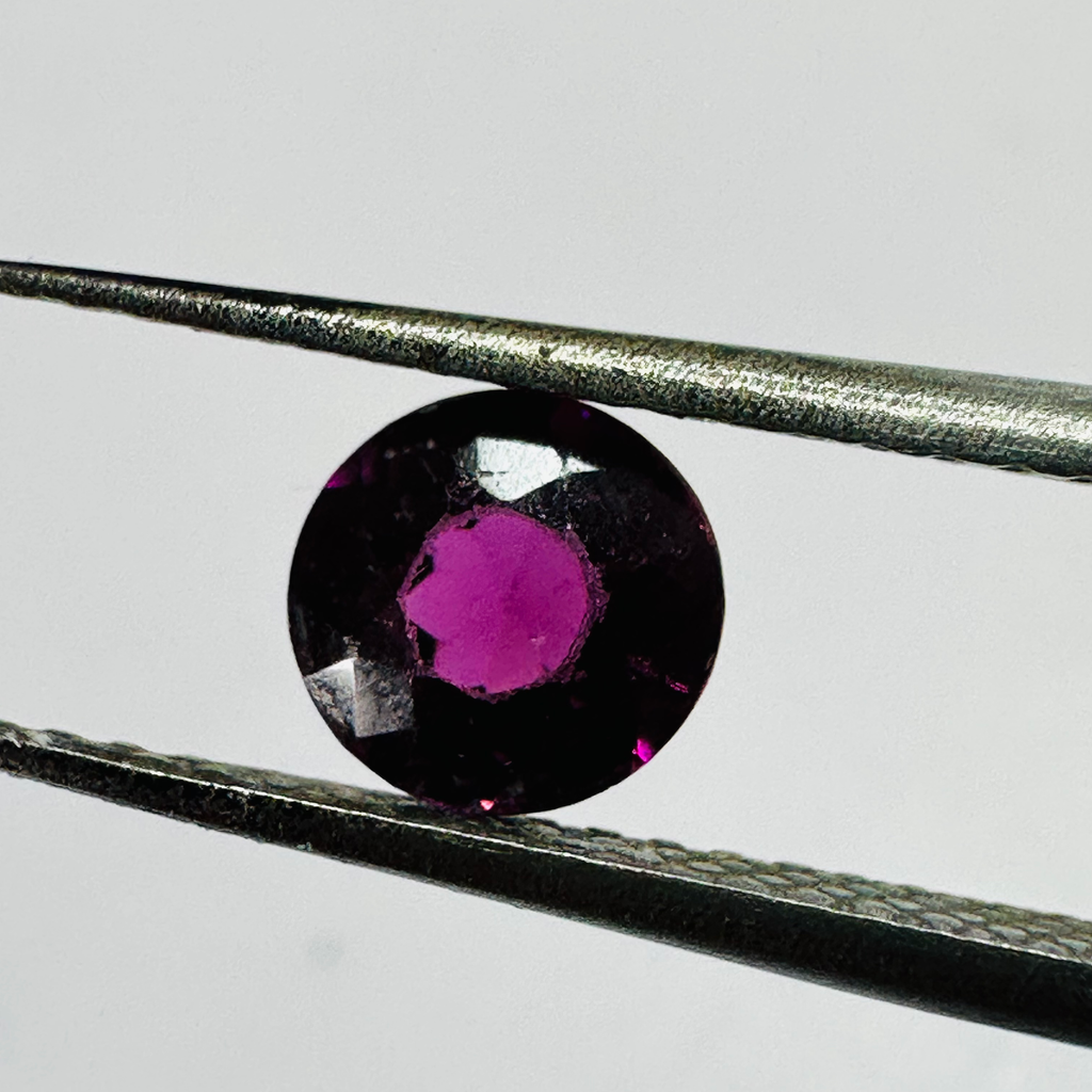 GARNET  ROUND 5.2MM  0.68CTS  RED image 1
