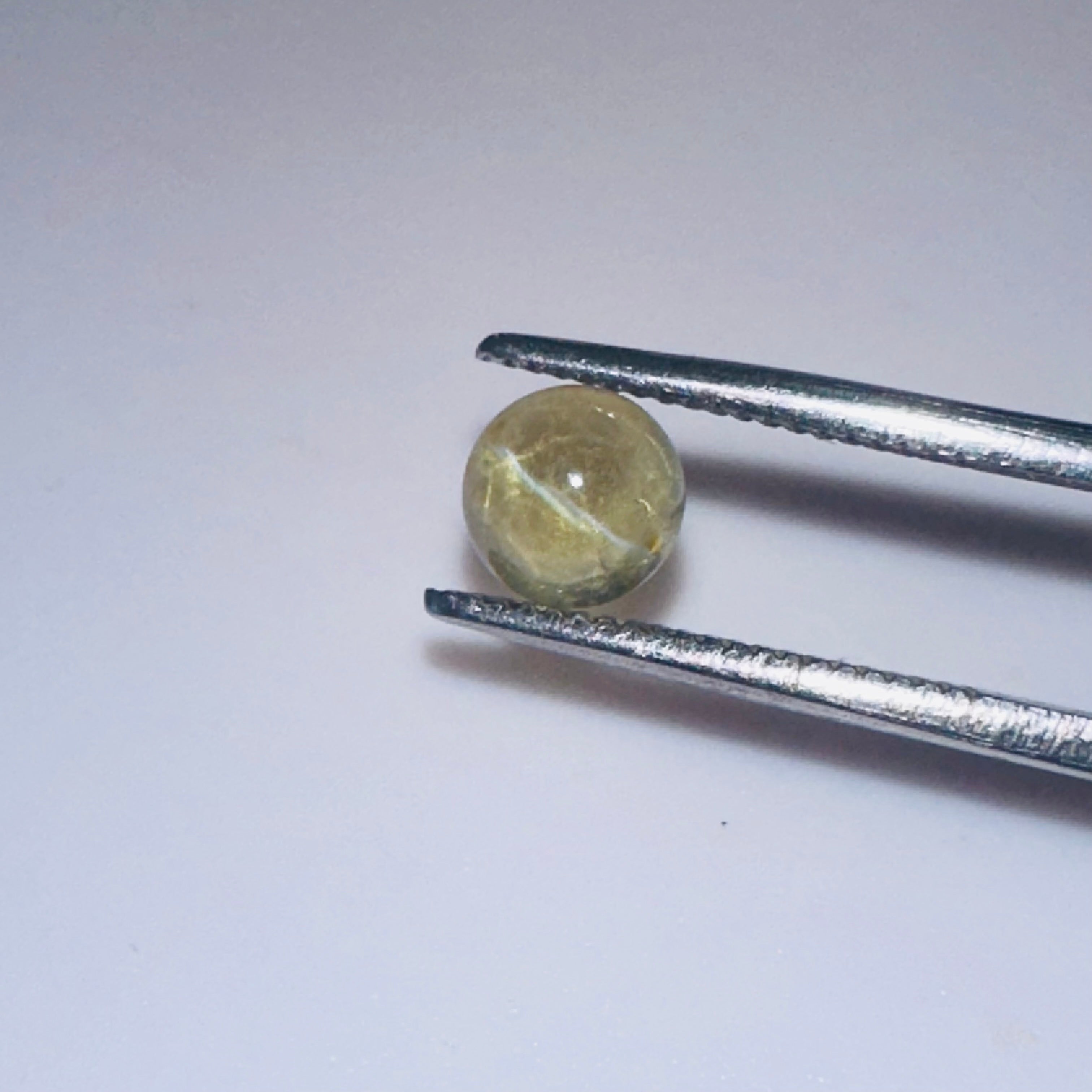 CHRYSOBERYL CATS EYE 5.3MM ROUND  0.80CTS image 2
