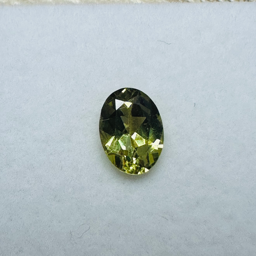 TOURMALINE LIME GREEN OVAL 7.2MMX5.2MM  1.29CTS image 0