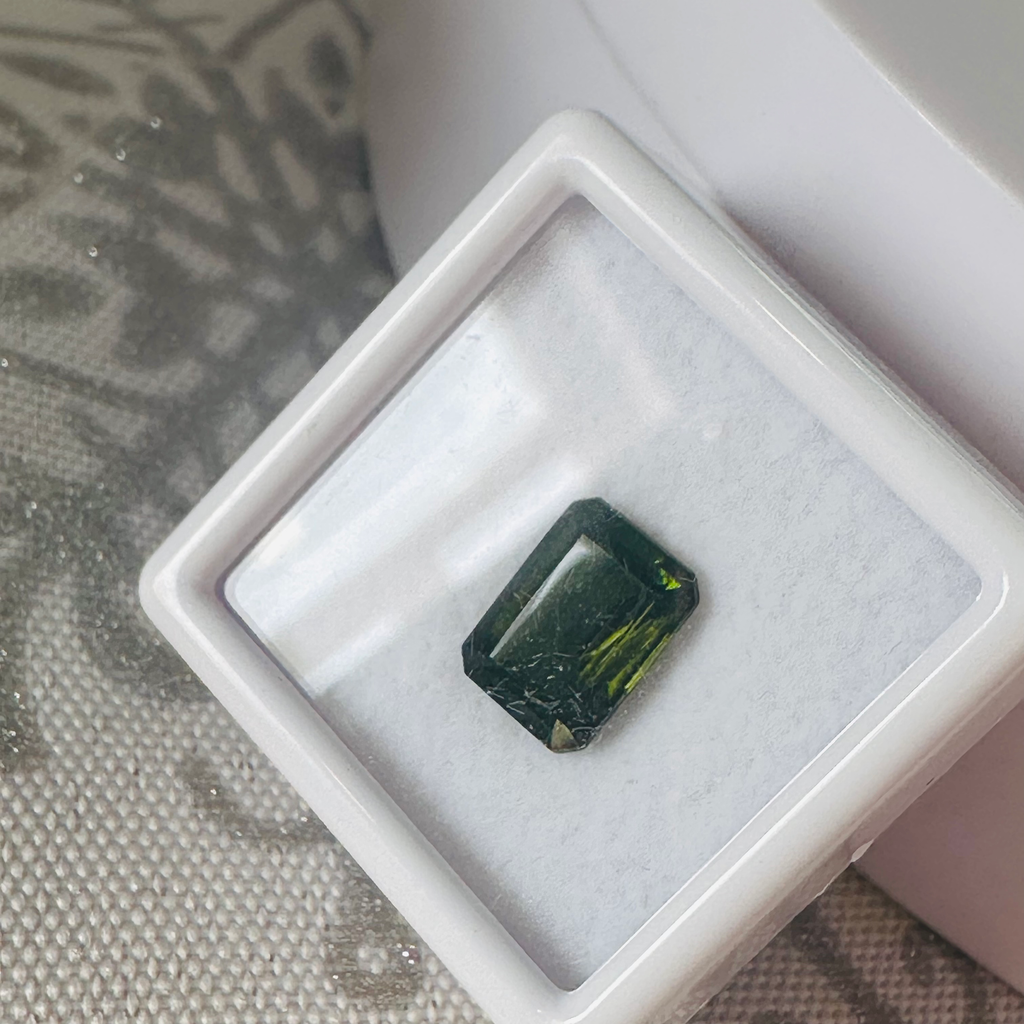 TOURMALINE GREEN STEP CUT 9.5MM.X 7MM   2.38CTS image 3