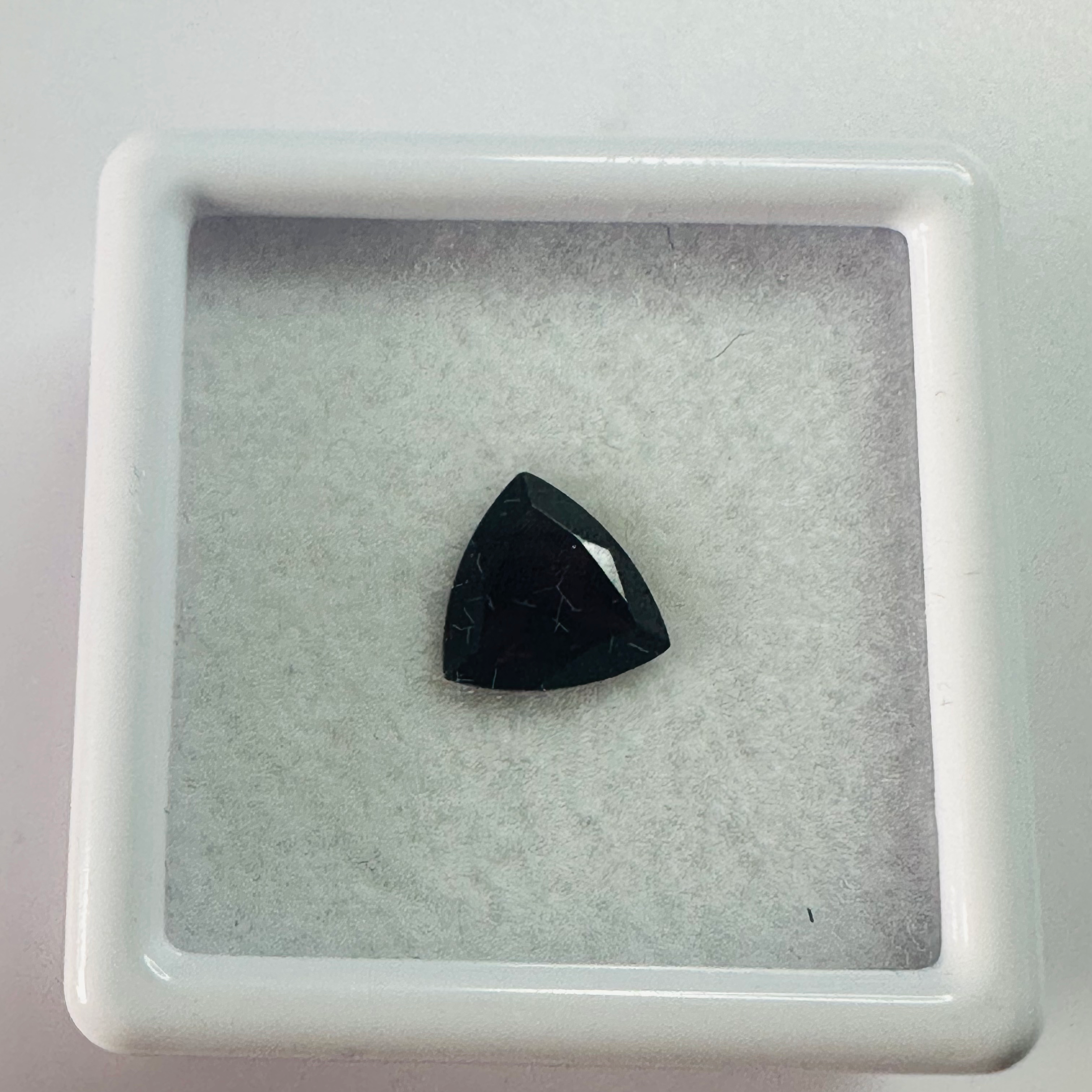 GARNET TRILLION 7MM  1.13CTS image 2